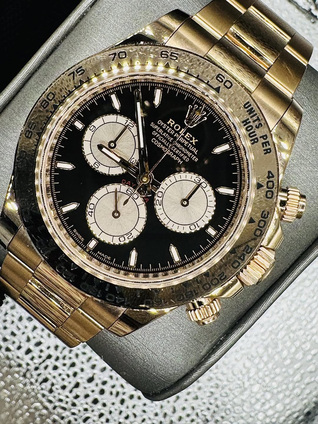 May be an image of wrist watch and text that says '60 9 15 ه 日ま3日 יייןי 6 UPERLATIVE OFFLATIVE UPEDER OYSTERPRPETUAL USKBSATINE PERLARA FFICIANE OYS OFFICIALLYCE YSTEDD ERPRDE…