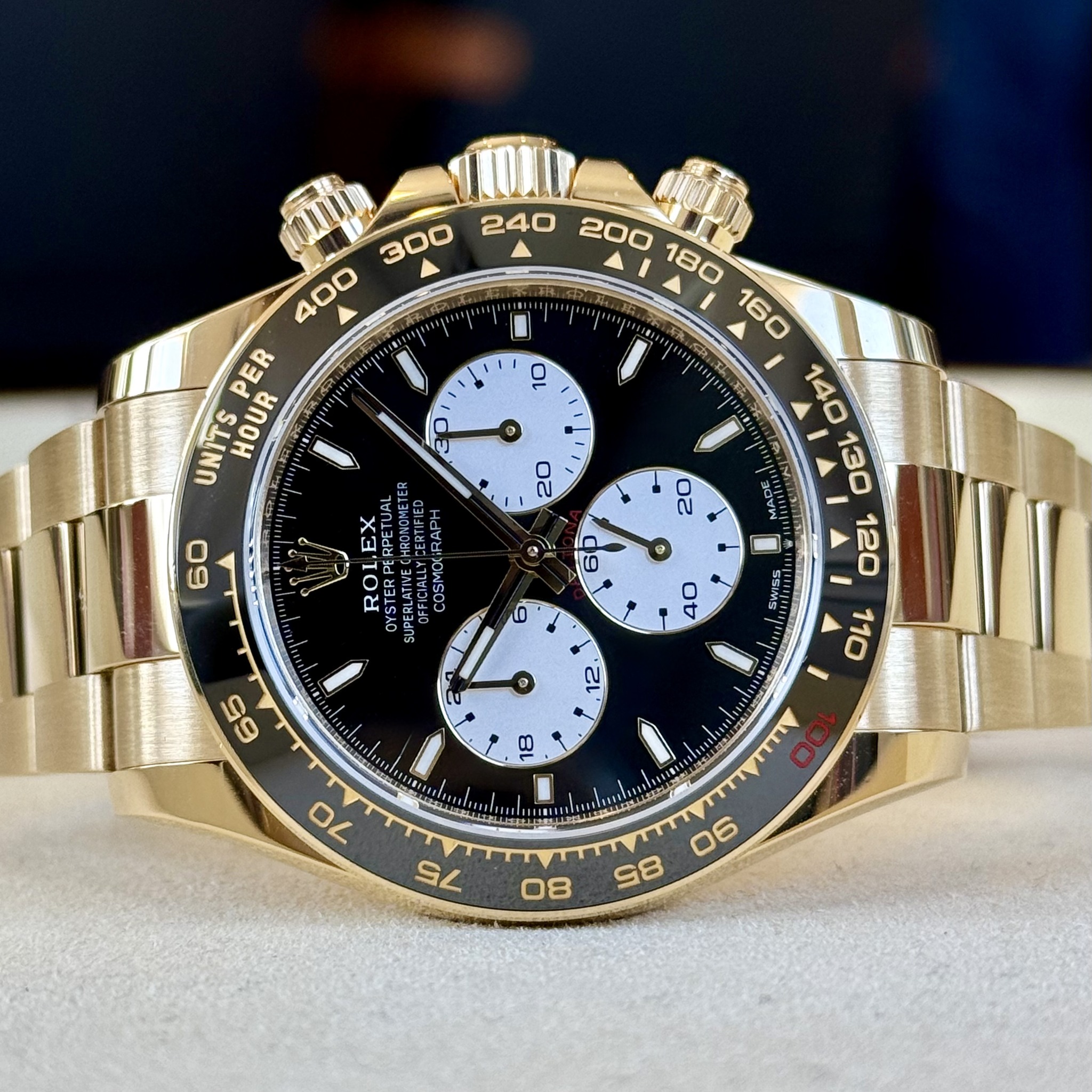 May be an image of wrist watch and text that says '300 400 ER UNI HOUR ا O AIA AI ALLL 00 60 22 X3 ROR ROLEX HRONCHED ATIVECH ERECHRONFIED COSMONRAPH RAPH CCNSOS กร SUPERLA 6 0…