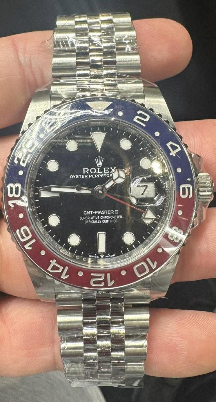 May be an image of wrist watch and text that says '2 ROLEX EX OYSTER PERPETOA 4 GMT-MASTER CMT-MASTER GMT- SUPERLATINEC CHRONOMIETER TER OFFICIALLY CERTIFIED 6 黑美 18 16 14 WISE…