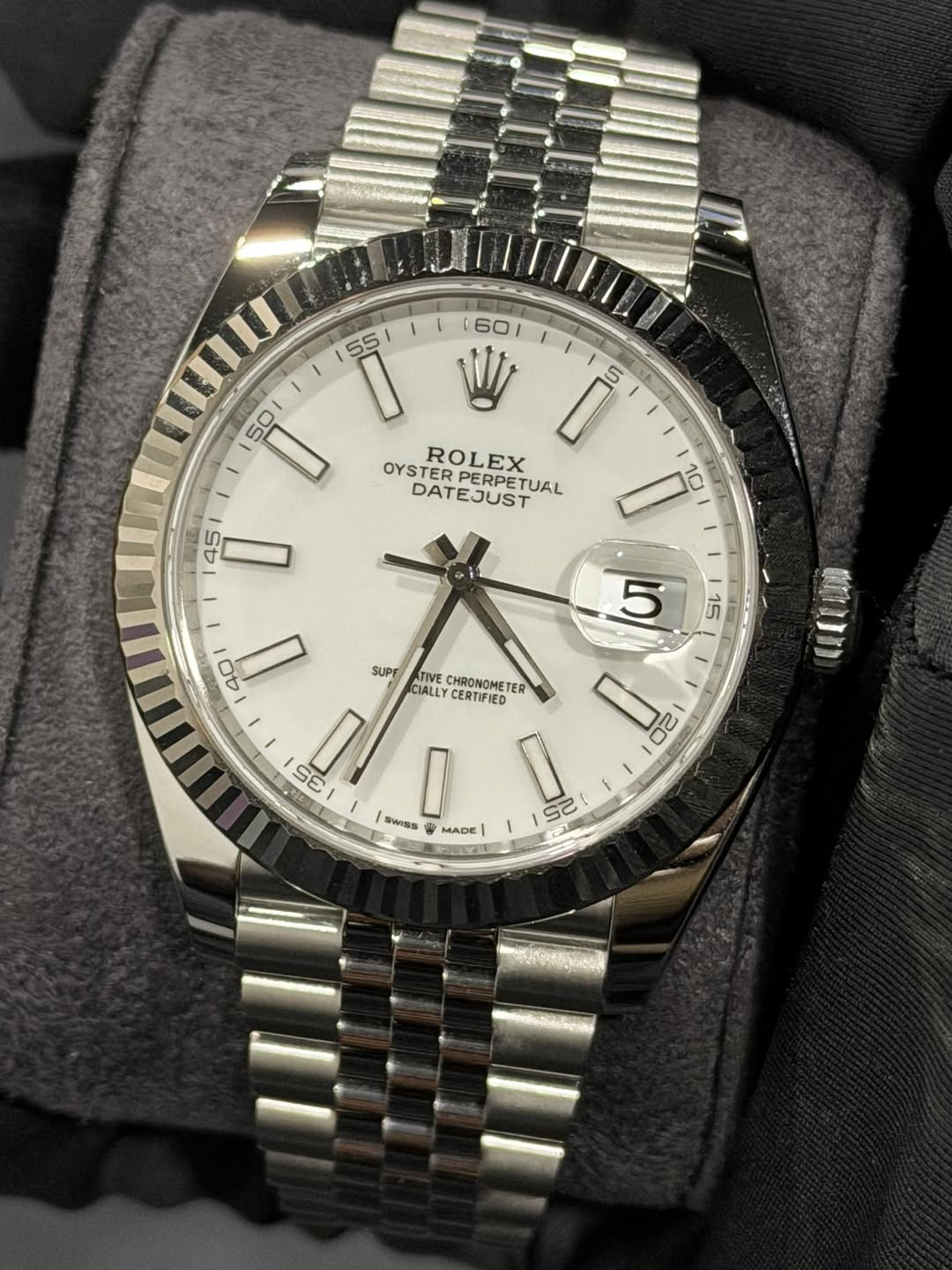 May be an image of wrist watch and text that says '55 60 W 50 5 OYSTER PERPETU ROLEX EX DATEJUST DATEJLISTUAL PETUAL 45 I SUPF CIALLY TIVE CHRONOME SUPTAEHONOMETER TER CERTIFIED…