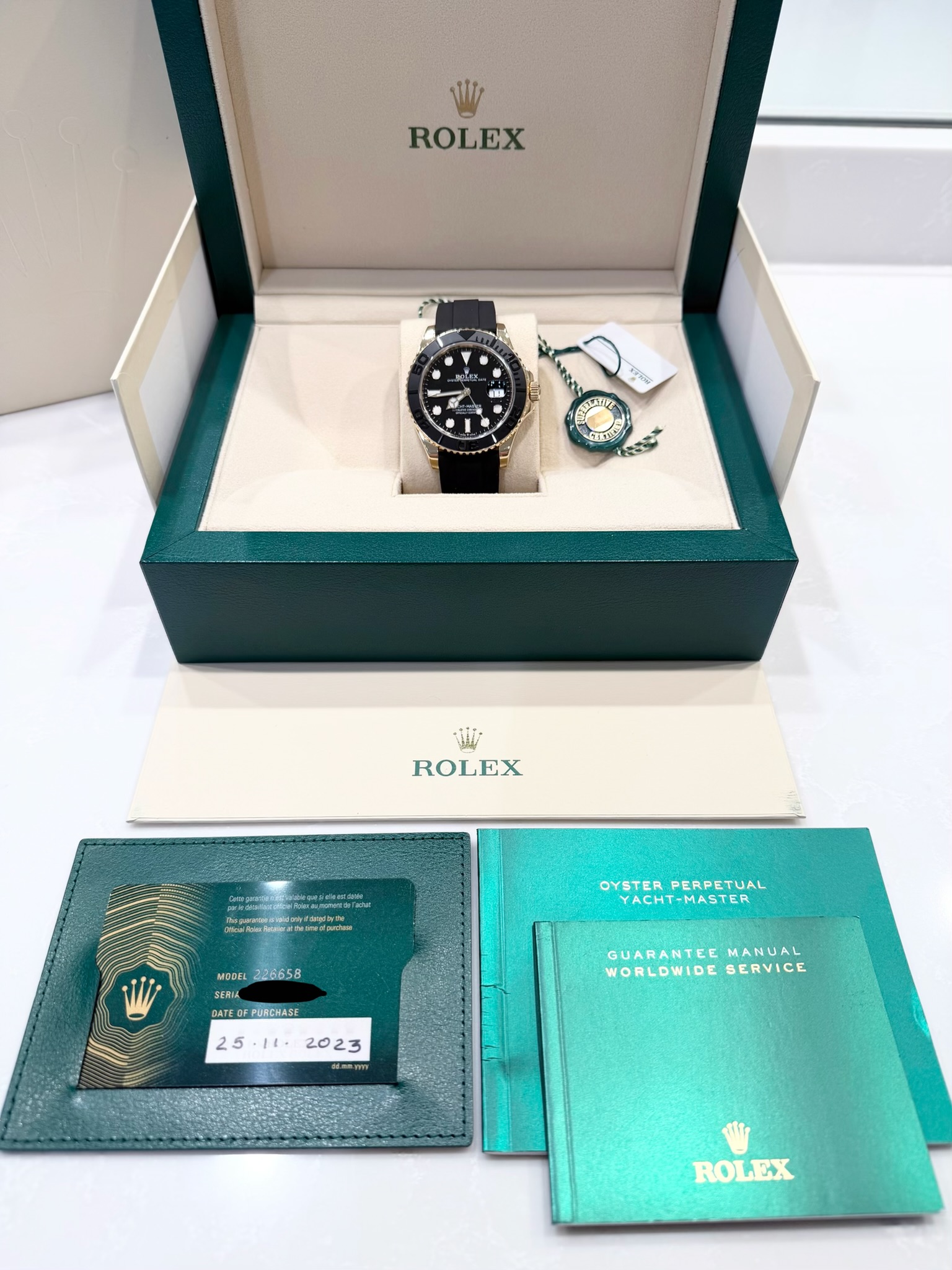 May be an image of wrist watch and text that says 'ROLEX 品 本粒 TAI 通 ROLEX OYSTER OYSTERPERPETUAL YACHT-MASTER PERPETUAL ACHT-MASTER MODEL226658 MOGEL 226658 SERIA SERIA MTErrИИCHAE…