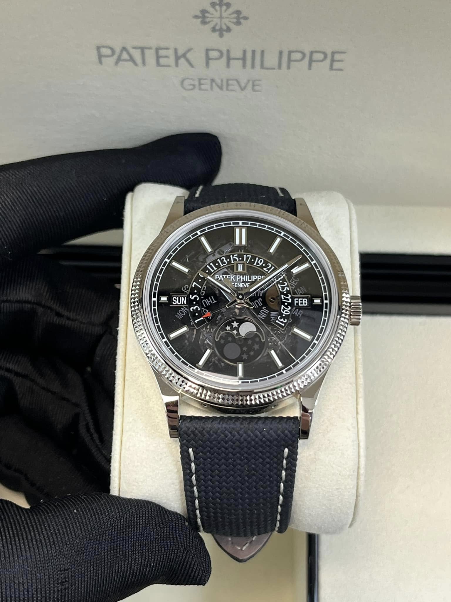 May be an image of wrist watch and text that says '業 PATEK PHILIPPE GENEVE I Il PATEKP PHIL ATCKPHILIPP Jppr GENE GENEVF PATKPHILIPP ENC ب 20 FEB שי SUN 5 3국33이원 大'