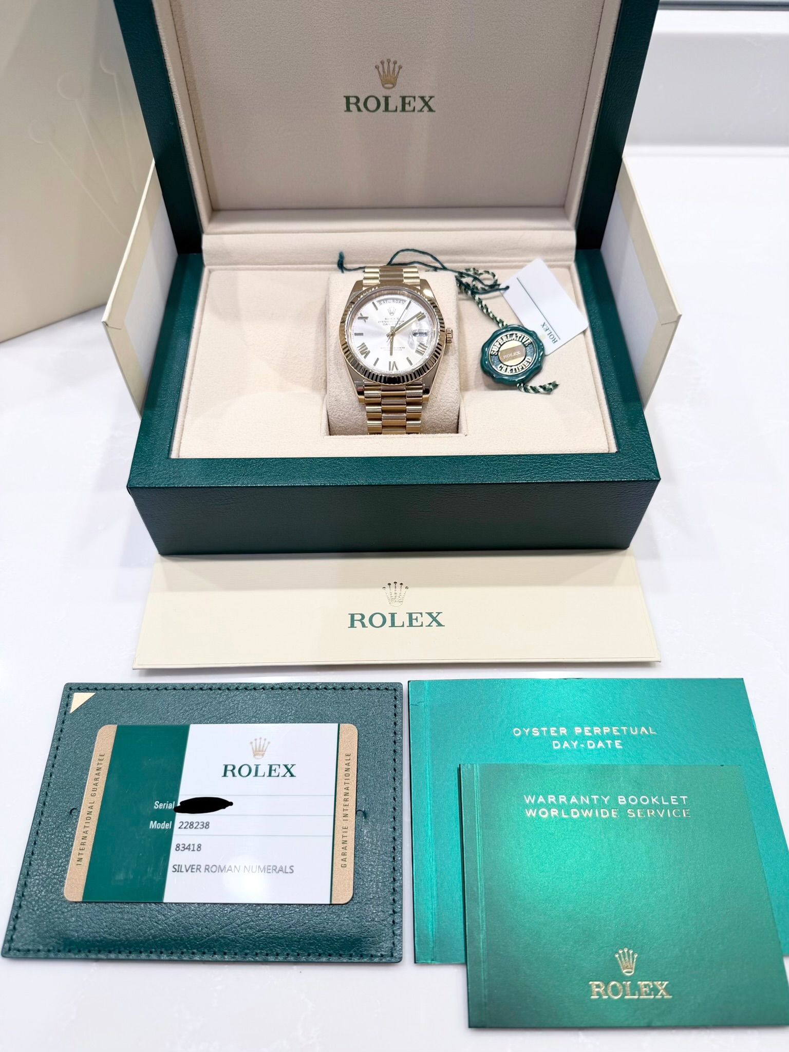 May be an image of wrist watch and text that says 'ROLEX የዋክቲ Th + 安 ፍንም S AON HAUZ TRU גו ビ ROLEX ROLEX Serial GUAKANTEE IMTERNATIONAL OYSTERPERPETUAL OYSTER PERPETUAL DAY-DATE…