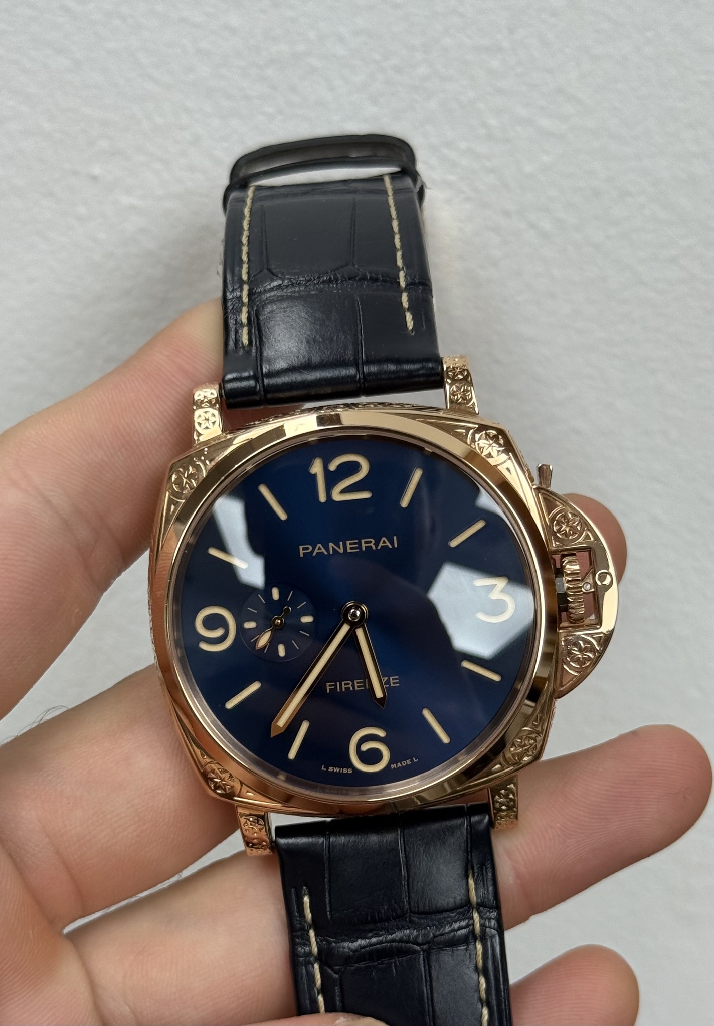 May be an image of wrist watch and text that says '12/ I 12 PANERAI 9 TO DONe O 6'