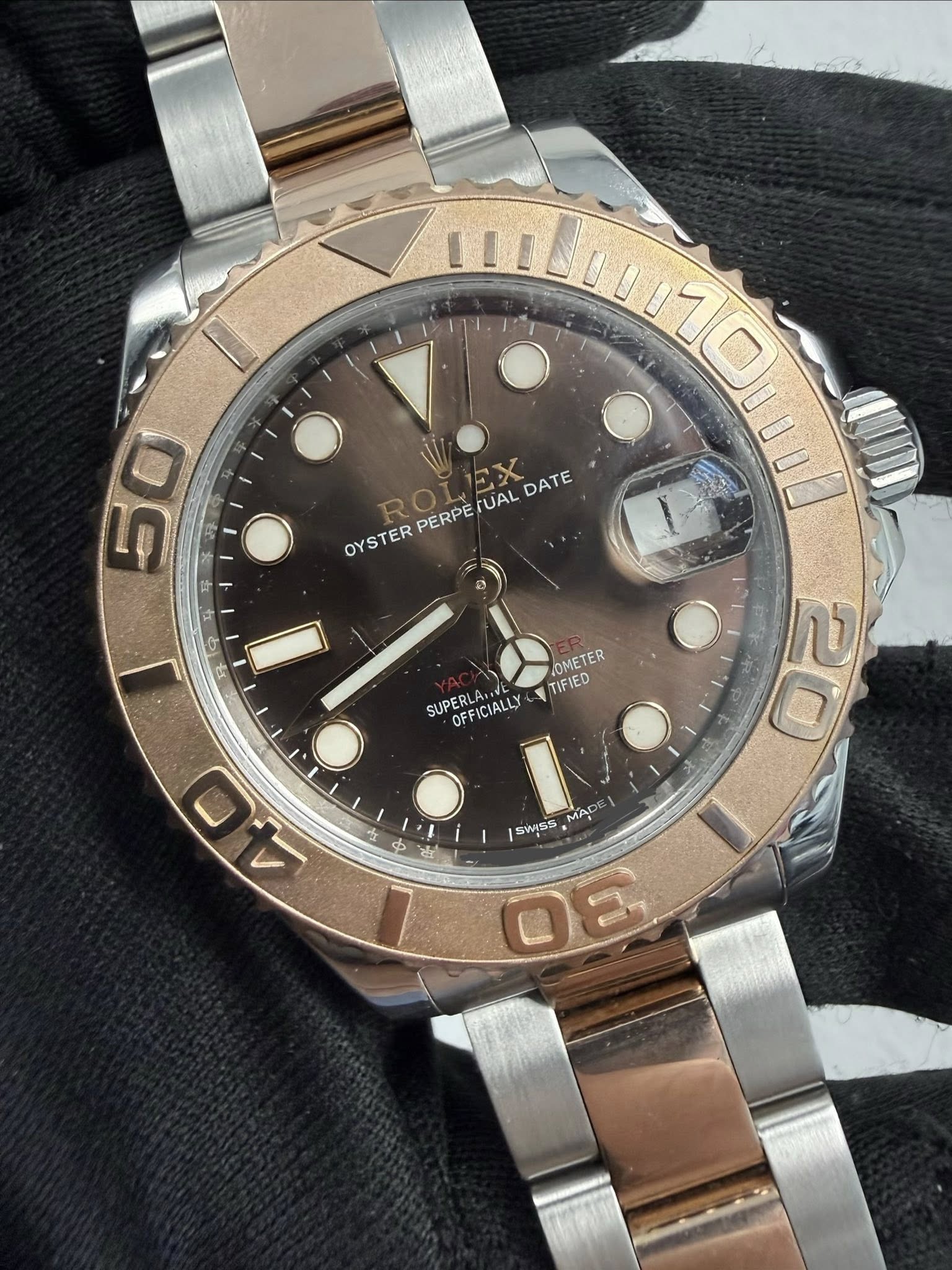 May be an image of wrist watch and text that says '50 0 EXX 4 DATE PERPE TUAL OYSTER 9 OMETER TIFIED SUPERLA... OFFICIALLY 20 2 40 MAD JSWSS 0E'