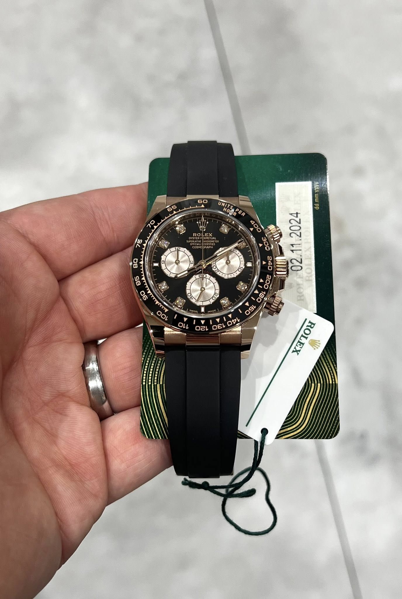 May be an image of wrist watch and text that says 'B0 85 รุด mm mm. TU 02 02. BoM ROLEX ባን 9 99L 09Y V V 0라 16L'