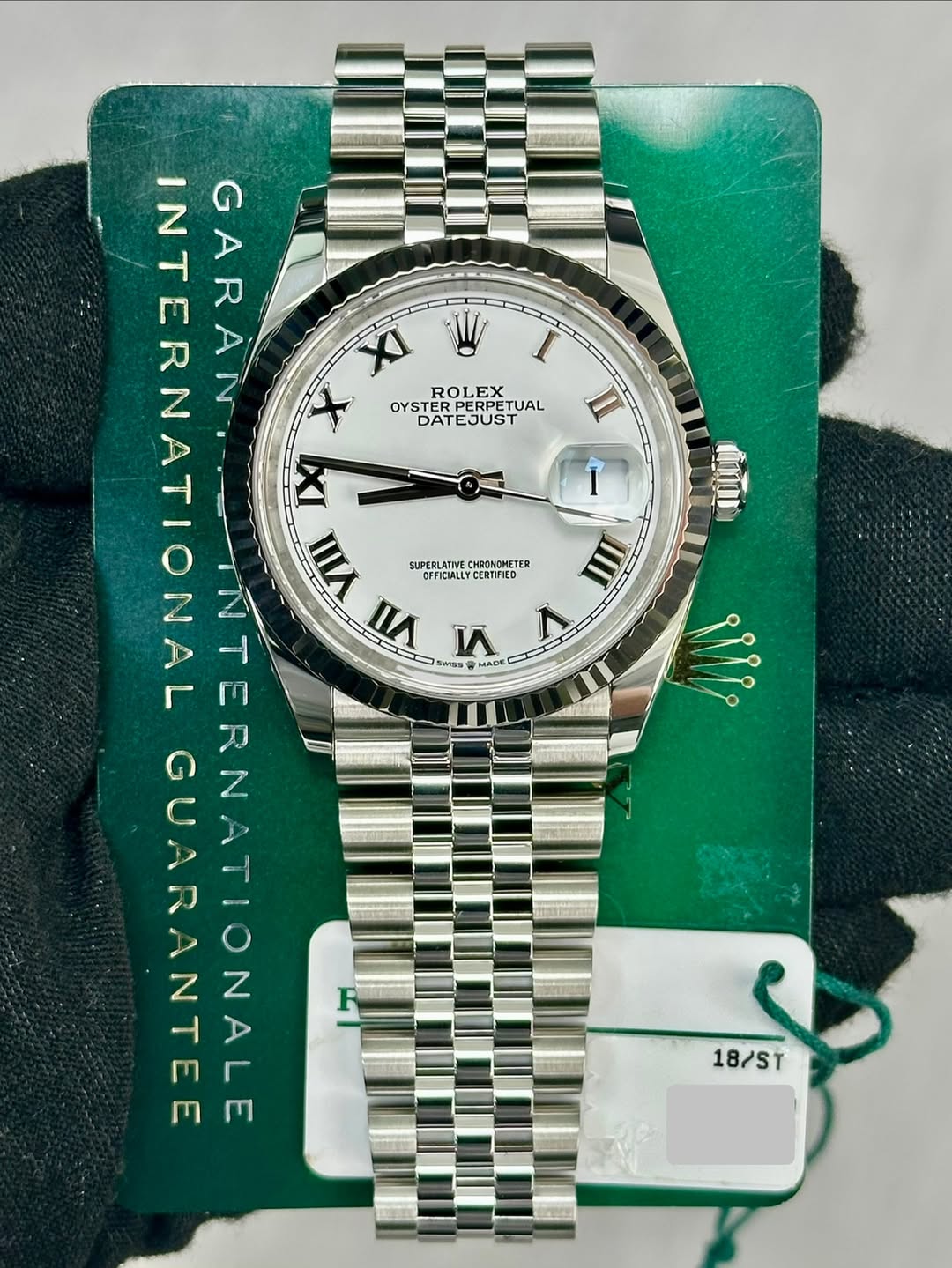 May be an image of wrist watch and text that says 'I II I ሰጠር III เรีรกร INTERNATIONALG INTERNAT GARAN XI ROLEX OYSTE OYSTERPER PERPETUAL ETUAL DATEJUST YSTERPERPETUA ATEJUST IXI y…