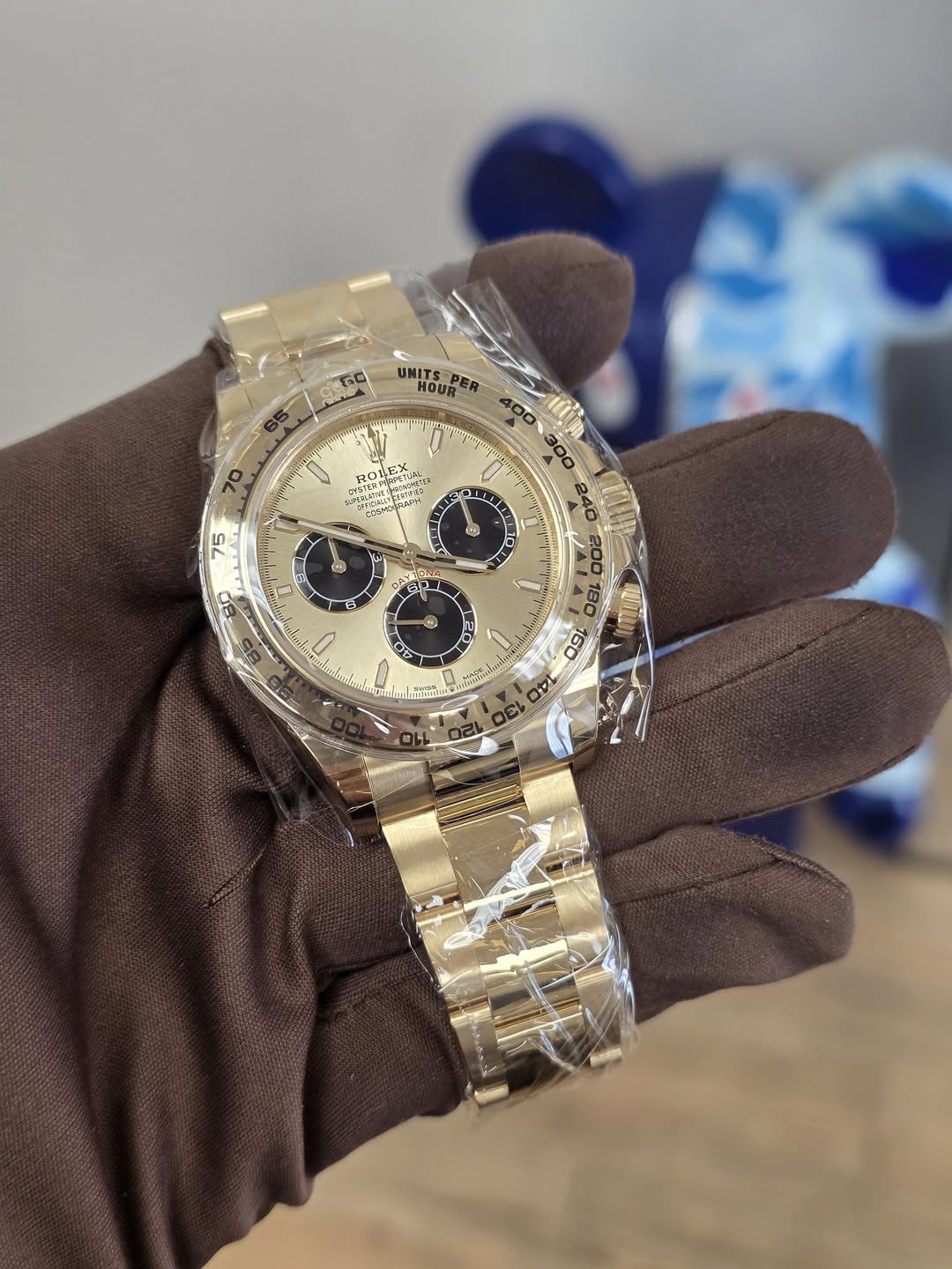 May be an image of wrist watch and text that says 'C&GC UNITSPER UNITS HOUBB 0' , 30 75 L1: 1 進 대 F 今 I ن U បញ mlmu OVL JE'