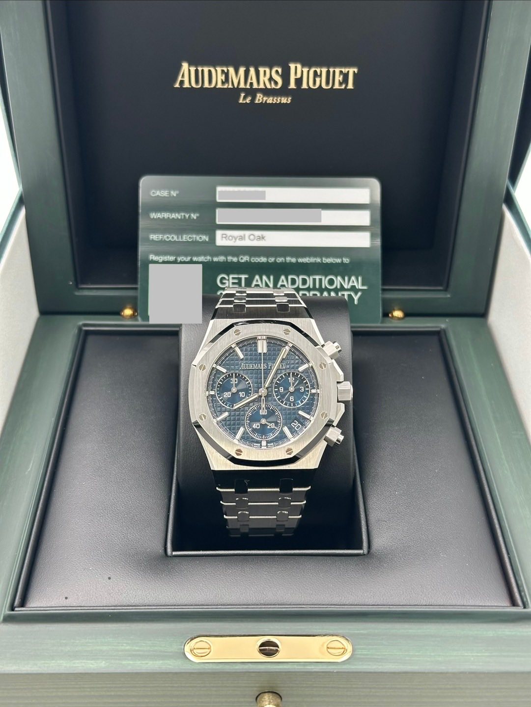 May be an image of wrist watch and text that says 'AUDEMARSPIGUET AUDEMARS PIGUET Le Brassus CASE WARRANTYN REFI/COLLECTION Royal Oak Registar your คลดปา the ea OR code onthe…