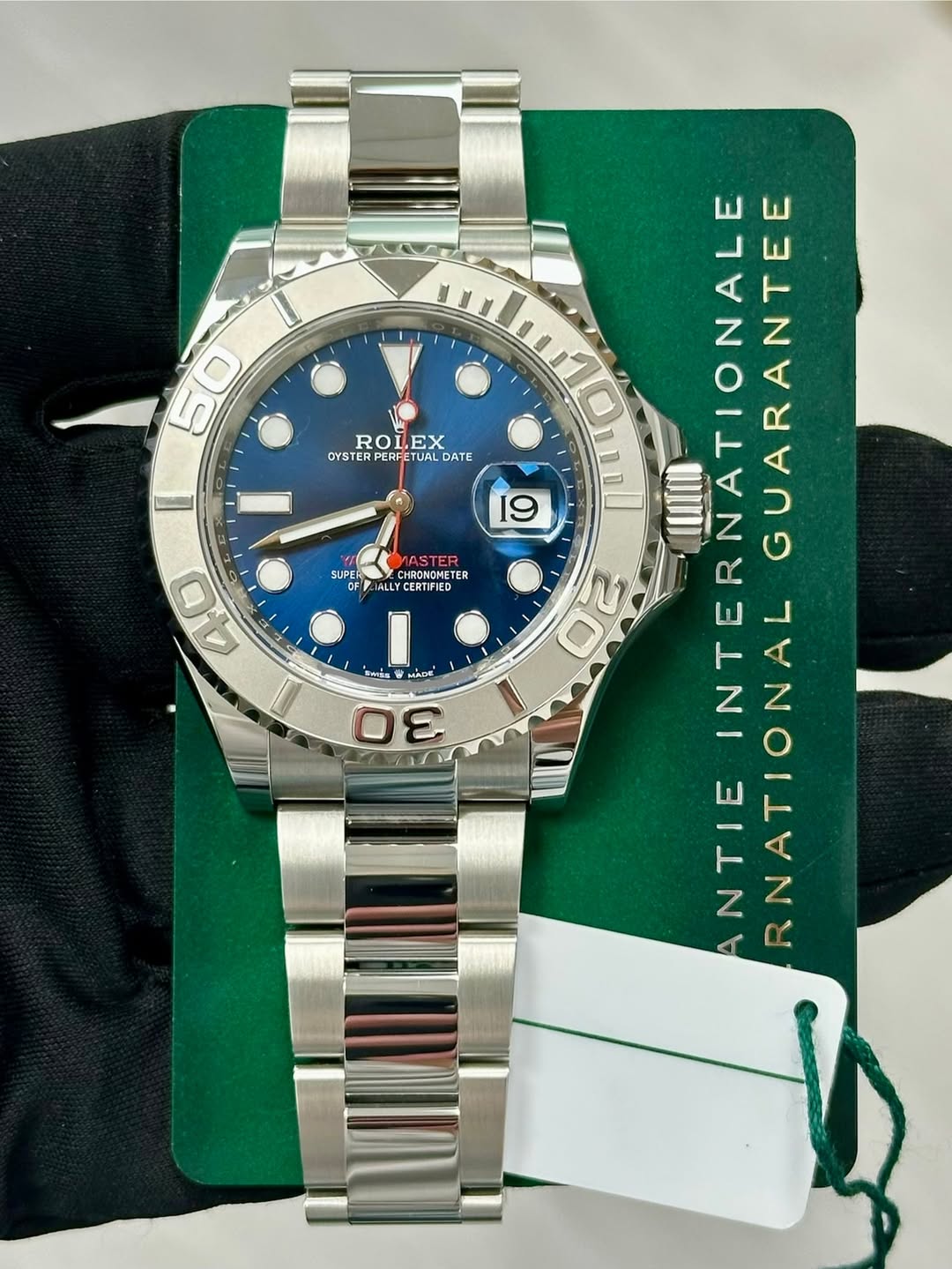 May be an image of wrist watch and text that says '50 ROLEX OYSTERPERFETUALDATE ROI EX OYSTER PERFETUALDATE DATE 19 SUPE CHRONOMETER ALLYCERTFIED LLYCERTFIED 40 m 3 สวพต่& 吉酒 HCA…