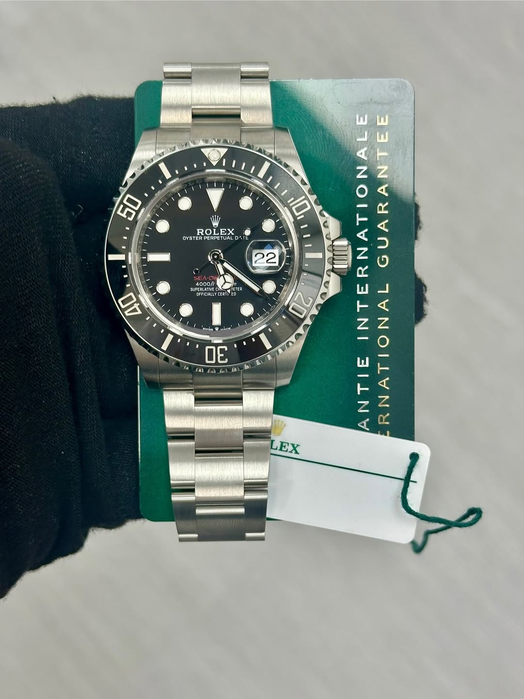May be an image of wrist watch and text that says '50 NM Sl ROLEX WSTE PERPETUALD D: 22 4000 RIN PEFLAITE CEERWTLFCE F 40 e Aut 30 10 20 NEONATIONALE INTERNATIONALE EINTERN NTIE…