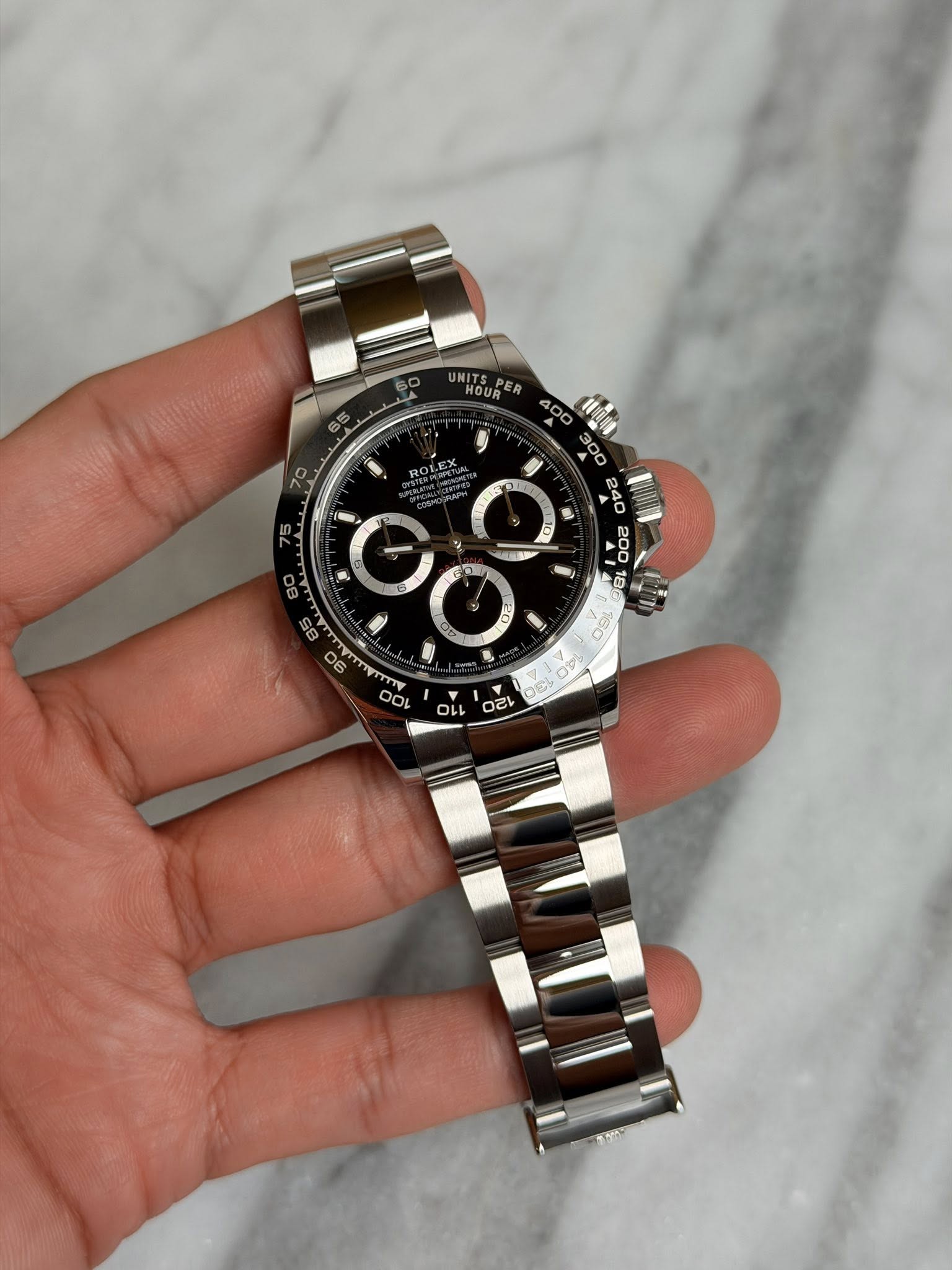 May be an image of wrist watch and text that says 'UNITS.PER HOUR 65 ROLE S o O MA 400 វថ្រុម O B 0 35 06 0D O 0 ل 100 110 ישר 0ਣੀ'