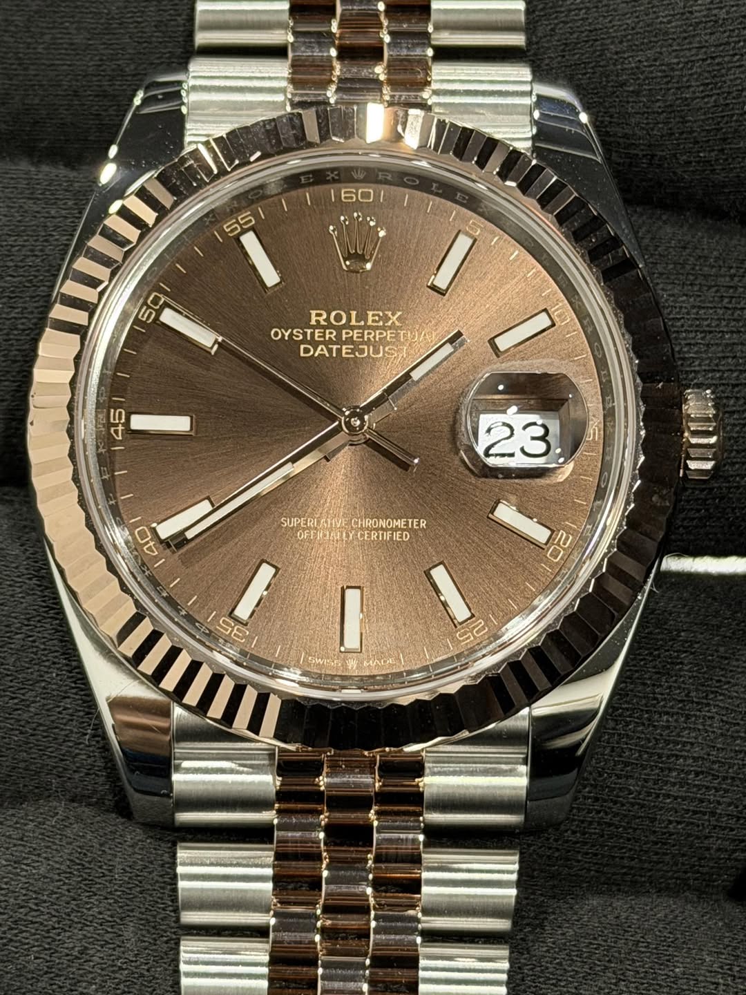 May be an image of wrist watch and text that says 'חור / ROLEX OYSTER OYSTERPERPETU PERPET DATEJU I 10 45 40 e SUPERE CHRONOMETER OFE! OFEIJGAL FFIEIGILYCERTIFIED CERTIFIED 1 /…