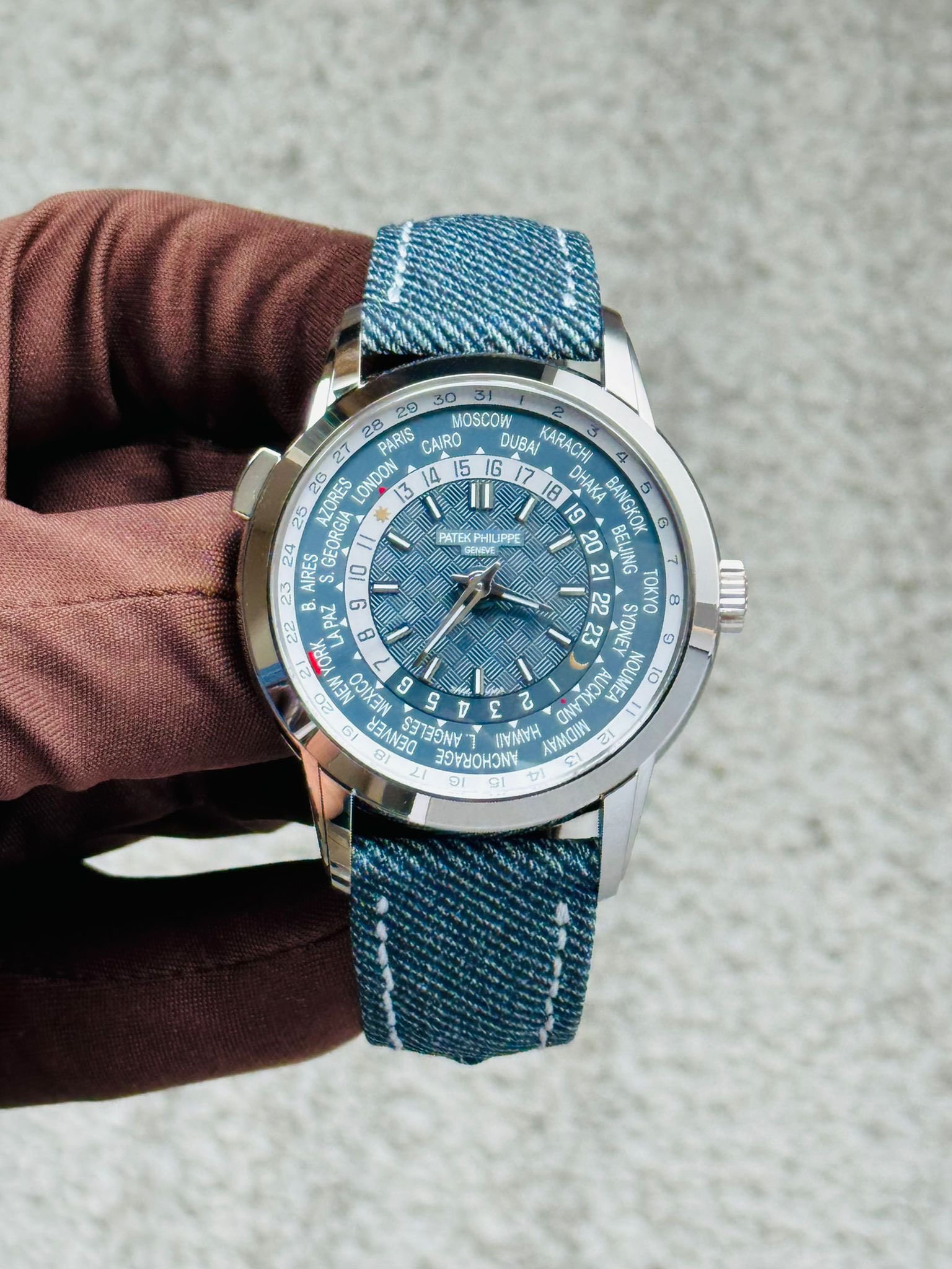 May be an image of wrist watch and text that says 'PATEKPHILIPPE HILIPPE PATEKP 20 MOSCOW 27 PARIS CAIRO DUBA KARACHI 26 AZORES LONDON 14 15 I6 7 DHA O আ OVONT 13 II 25 20…