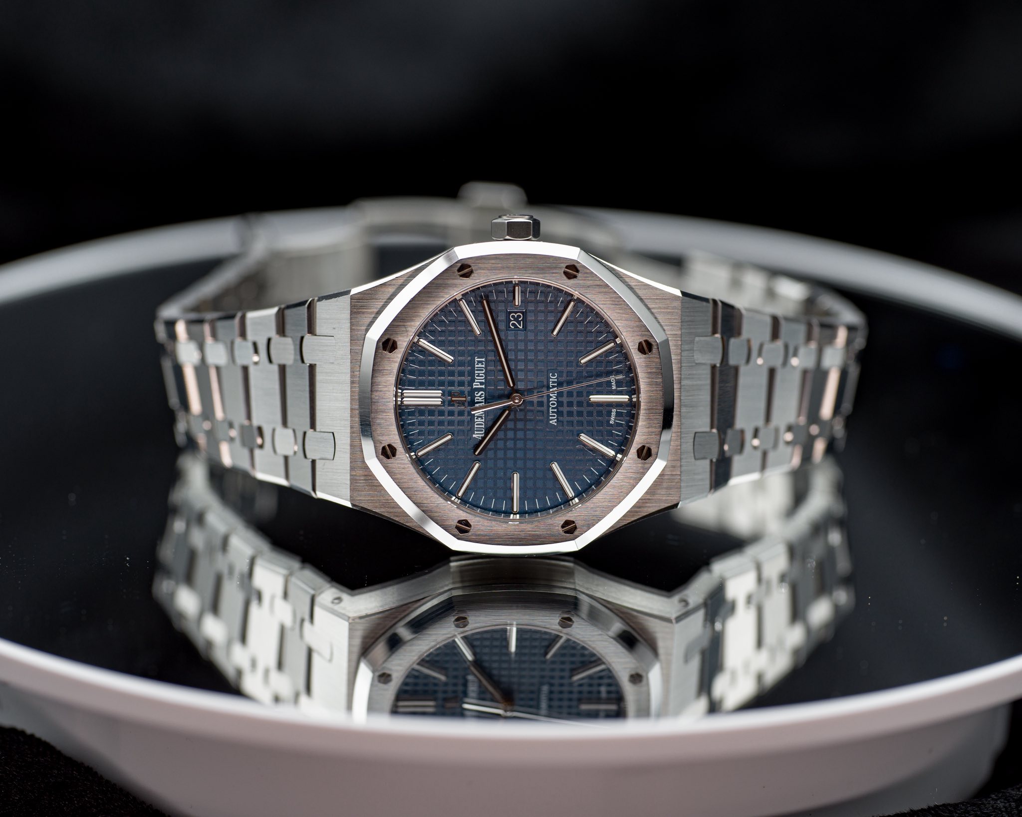 May be an image of wrist watch and text that says '23 PIEIT なラ PIGUET LASPIGUET DS DENAR L 4 AUTOMATIC 0טטנשה 1iN 知'