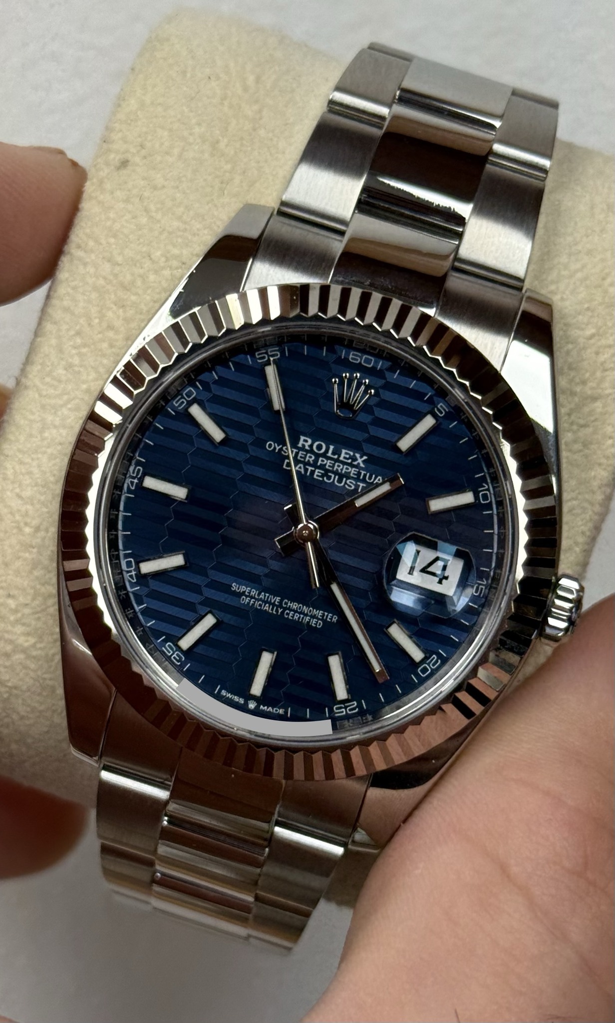 May be an image of wrist watch and text that says '50 50 45 ΟΥ TERPER OYSTERPERPETU ROLEX ATEJUSTUA PERPETUA PERPET UA ATEJUST U SS SUPERLATIV OFFICIALLY cHepиAMeT 0P0COH CERT…