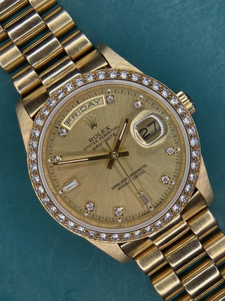 May be an image of wrist watch and text that says 'FRIDAY FRIDAY W ROLEX OLEX EF 税'