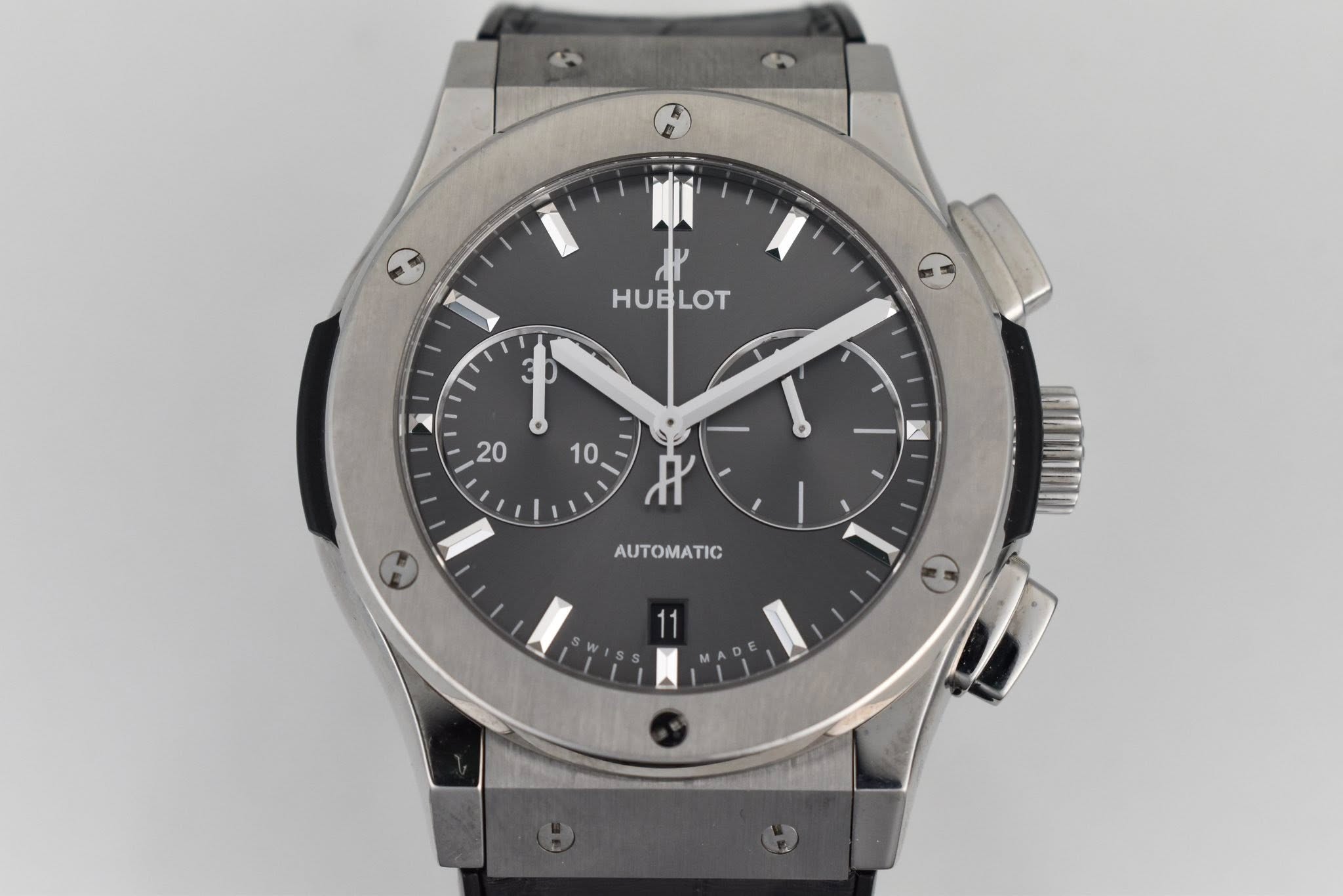May be an image of wrist watch and text that says 'HUBLOT ፍ 20 10 N - # AUTOMATIC O ٣'
