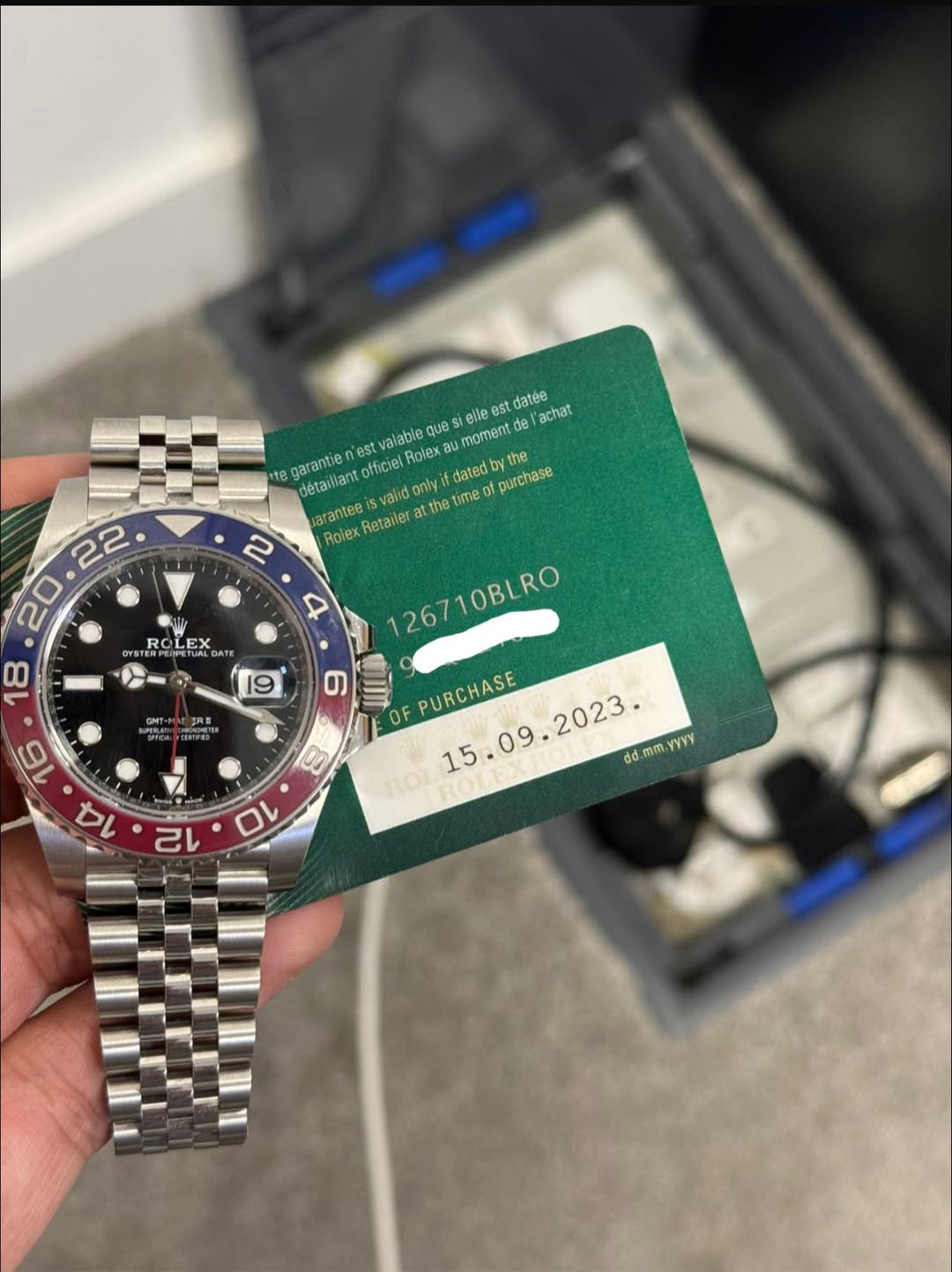 May be an image of wrist watch and text that says '2 4 est valable que elle datée achat moment de te garantie détaillant officiel Rolex datedy nlyit the time purchase the arantee…