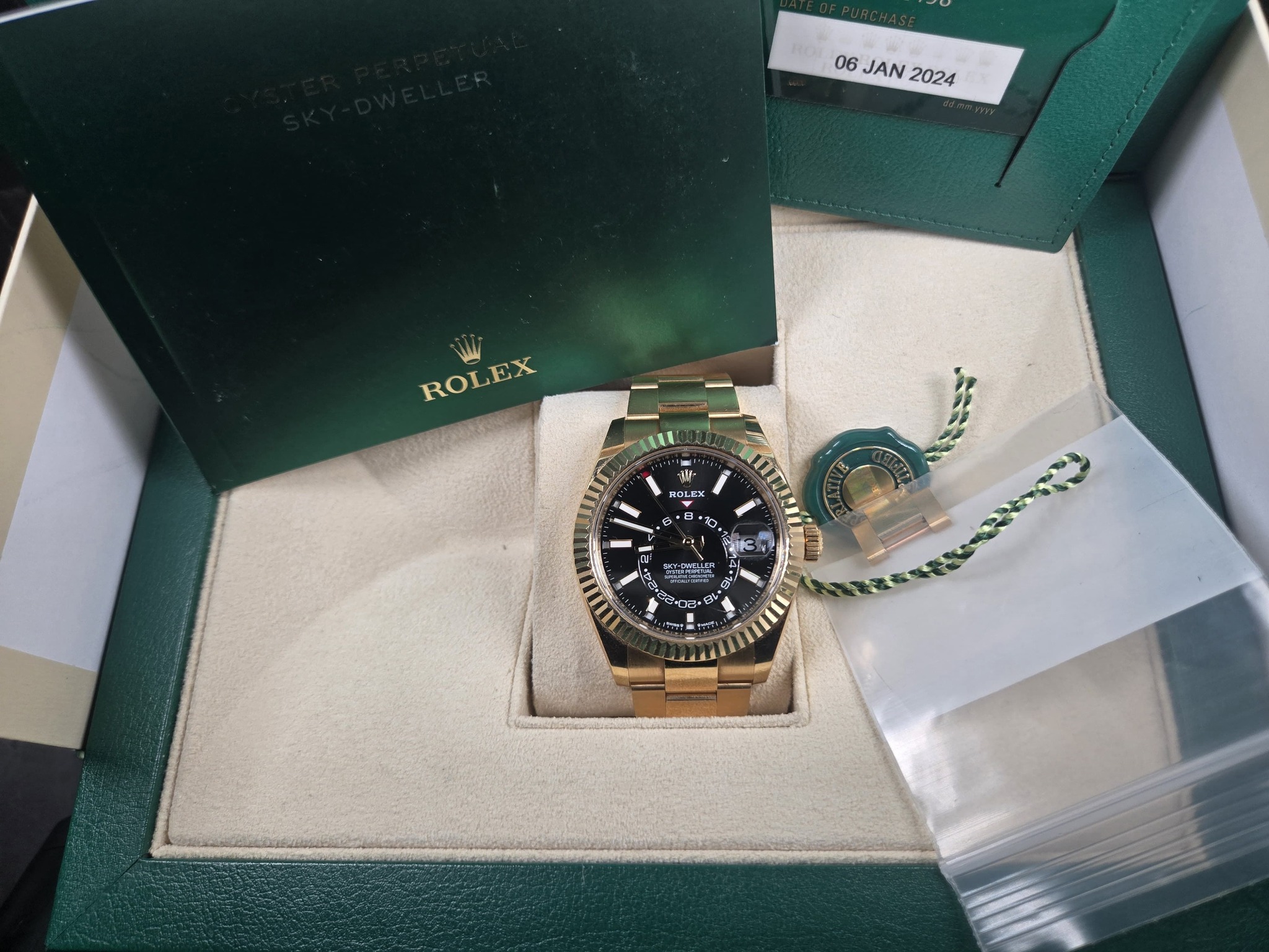 May be an image of wrist watch and text that says '06JAN2024 06 JAN2024 JAN 2024 NI ROLEX 1P GLE DL o E ン 如。 HC 3 3 ิ កព្ពា I S S ! N'