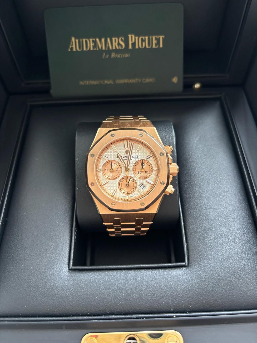 May be an image of wrist watch and text that says 'AUDEMARSPIGU AUDEMARS PIGUET 空 RET ET 드 3 3 E - 7 5 α 辛 P 0- 20 20 क 0 31 O WN 2'