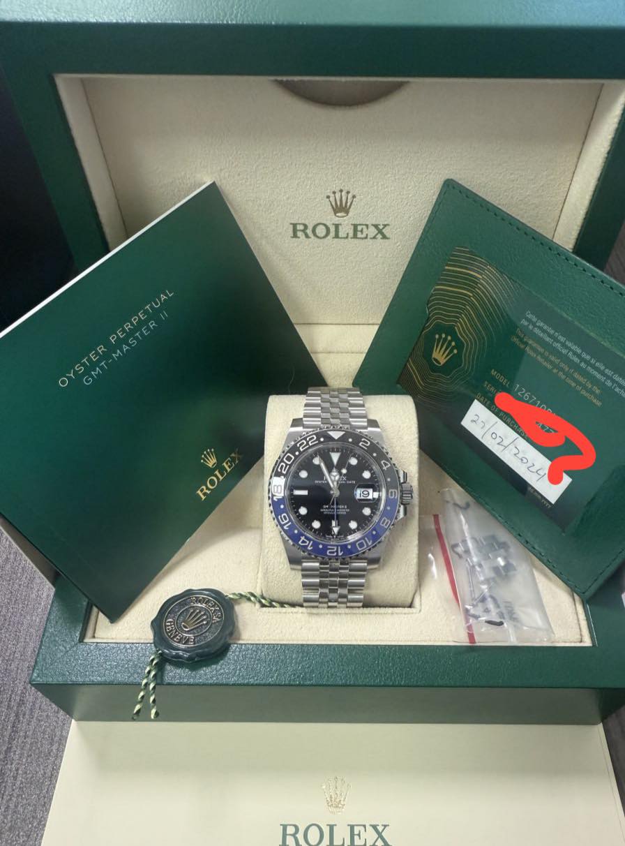 May be an image of wrist watch and text that says 'ROLEX OYSTER OYSTERPERPETUAL PERPETUA ನ PlaRoesas 北 /2024 R ROLE RO 19m Ps 6 S Il B 0 ROLEX'