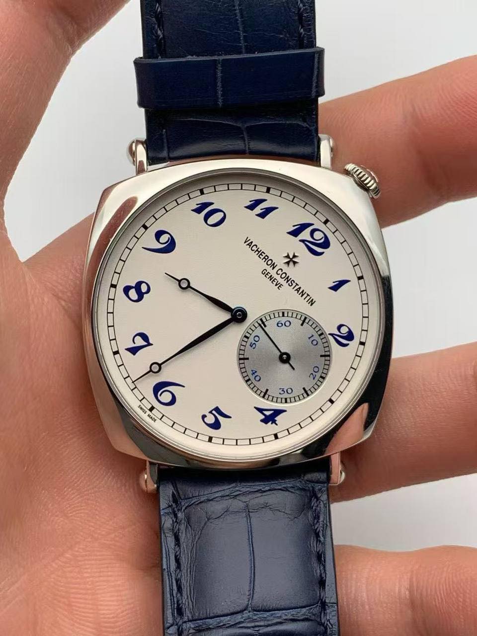May be an image of wrist watch and text that says 'ผทก O 11 و VACHERON 12 c GENEVE CONSTANTIN 10 வ 60 50 5 ه o 6 MAEH ၄ 00 30'