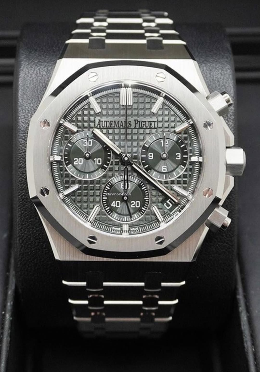 May be an image of wrist watch and text that says '動力 AUDEMAI PIGUET 0 0 20 D 10 و ® 3 6 ch rono24 O con om 40 20 ከገን 5 mytall!! mL ስ MADE mm! =E'