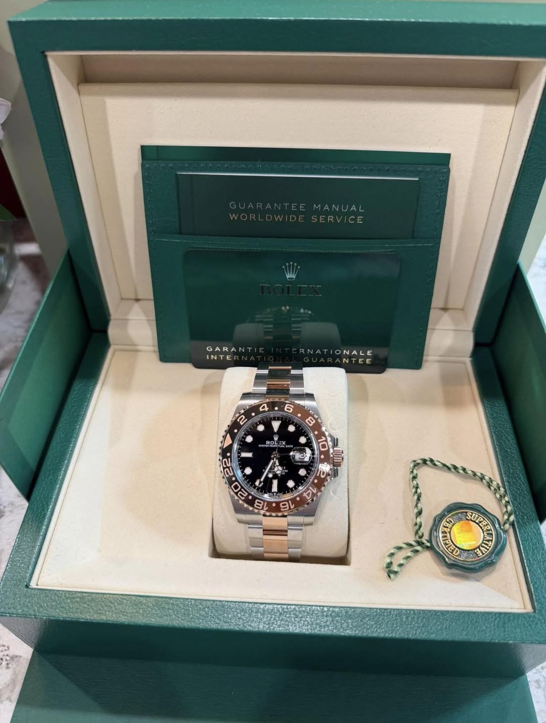 May be an image of wrist watch and text that says 'EMANUAL SERVICE GA GARAN INTE ONALE NTEE 4 2 6 8 ROLEX 7 10 10 珍 W ด้ 16 o A'