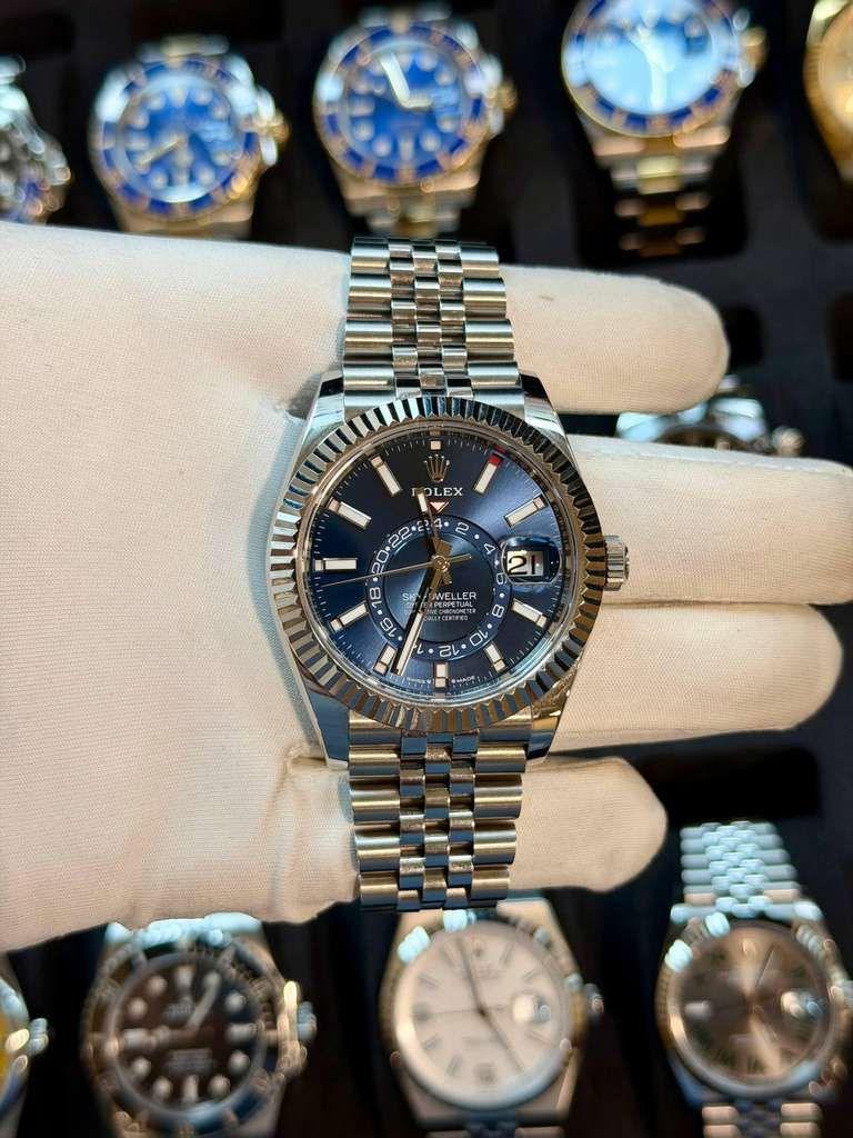 May be an image of wrist watch and text that says 'M PLEX 2 20 m B 6 4 ባ - LLZ WELLE LEW 4 0 C OV 2L TT M'