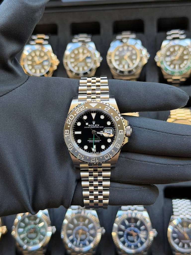 May be an image of wrist watch and text that says '22 20 18 ROLEX YETE STERPE ROLEX D DATE Am 2 4 6 መርር ي 25 6cжm '