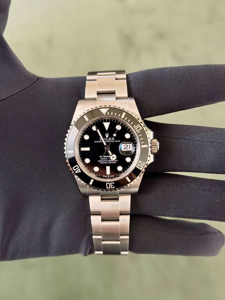 May be an image of wrist watch and text that says '50 L STER 10 DATE DATE 21 釅滇壔 SUPERLATME 喔笚 40 20 30'