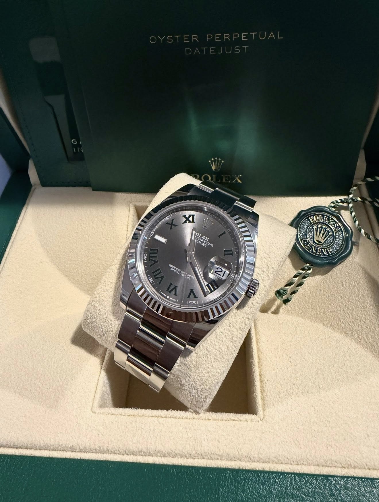 May be an image of wrist watch and text that says 'TBCT OEGEPET OLEX ET ח-שש JAL EOUST 140i L SLE W ENE 135 E Hee עו 15 유리 E 50'