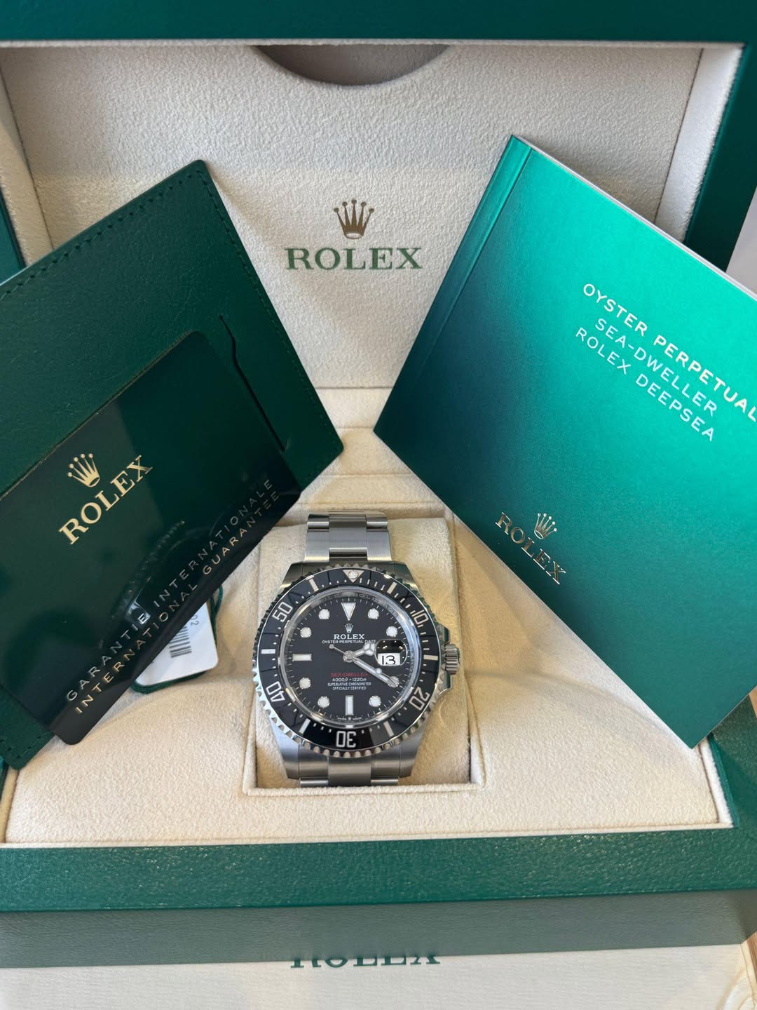 May be an image of wrist watch and text that says 'W ROLEX EX OYSTER SEA- ROLEX SEA-DV EX SEA DEEPSEA SEA-DWELLER YSTERPERPETUAL WELLER PERPETUA ROLEX 50 ROLEX 10 13 3erias 40…