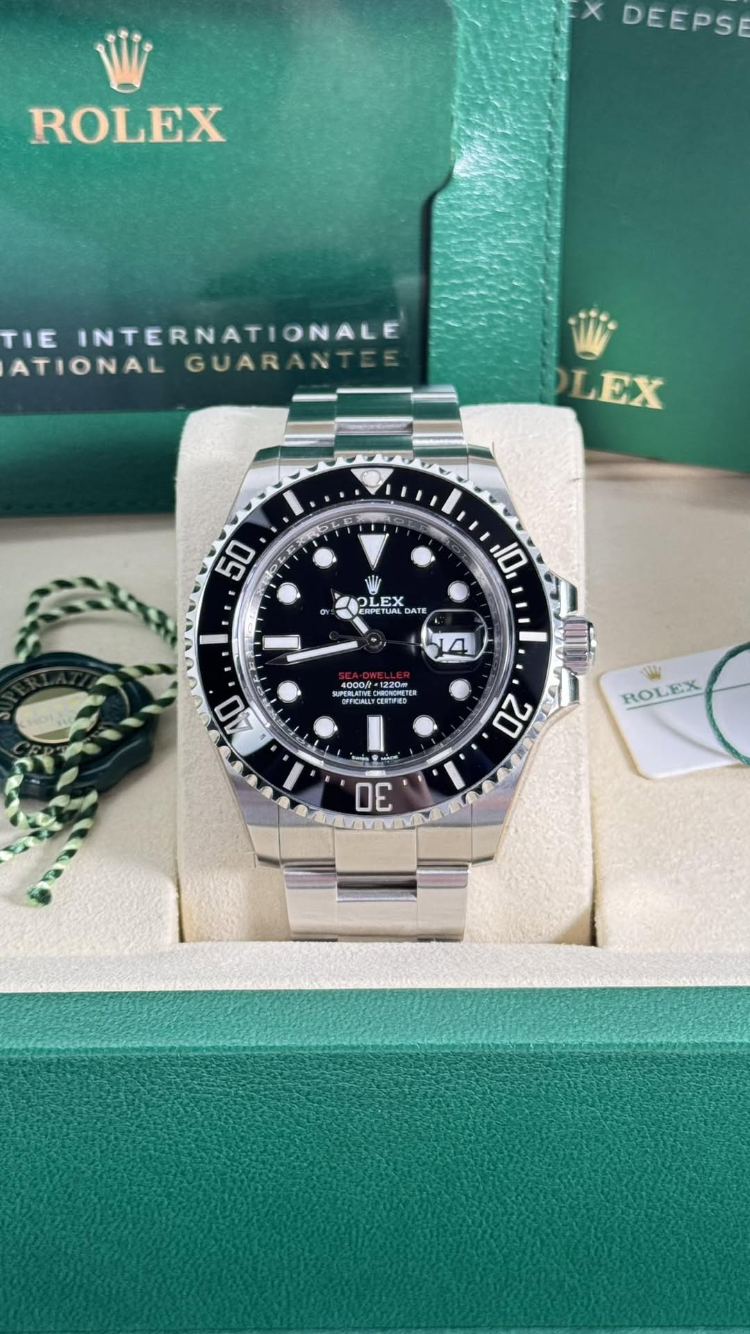 May be an image of wrist watch and text that says 'X DEEPSE ROLEX TIE INTERNATIONALE ATIONAL GUARANTE GUAR OLEX 3 50 Ot DLEX EX PETUALDA ATE PRLETVEDIINDETE 1220m 40 ROLEX ROL 20…