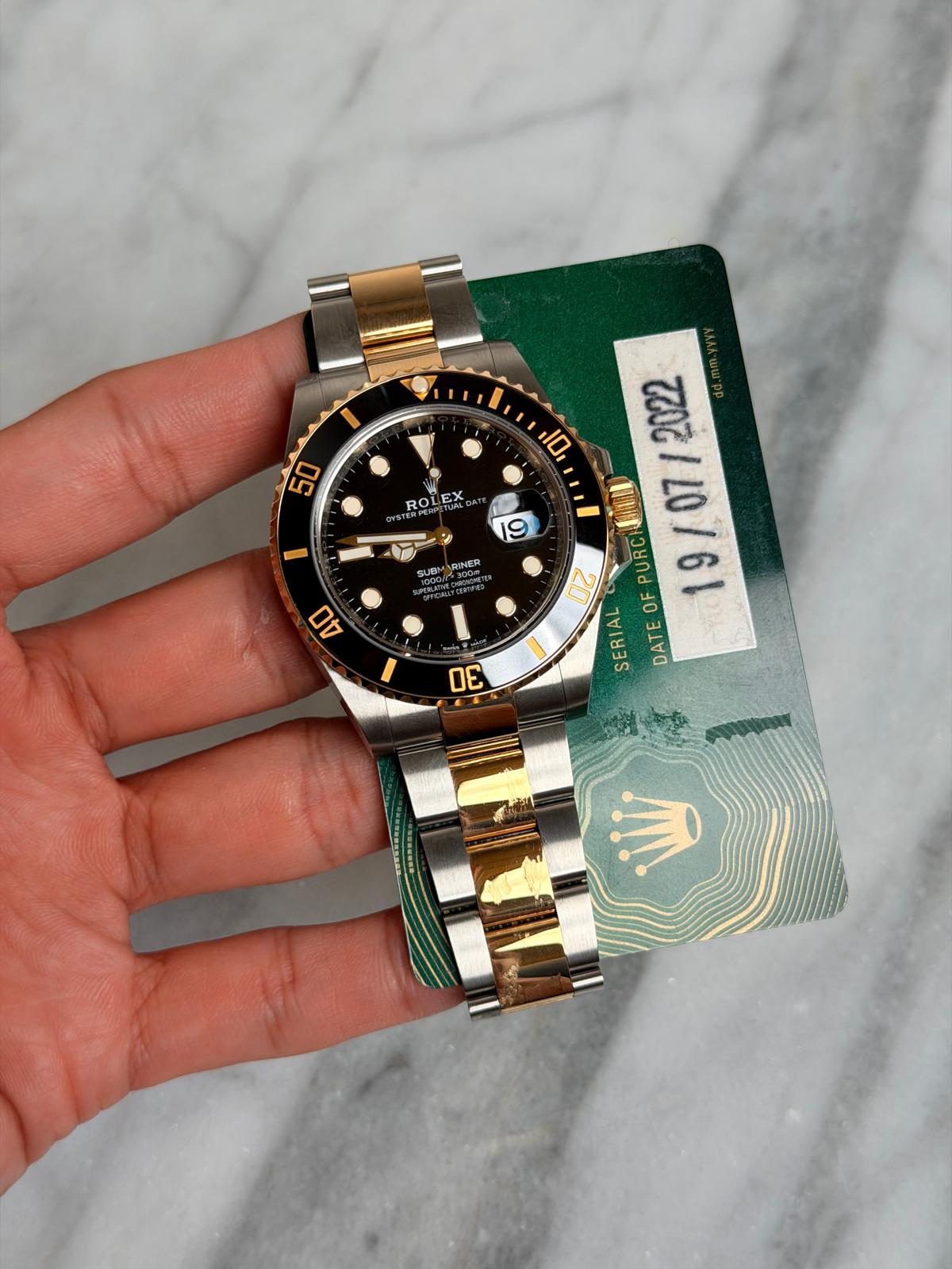 May be an image of wrist watch and text that says '50 10 RO EX 19 SUBM UTA RINER 40 202 วยก 1 LO 10/61 U 21 U OF SERIAL DATE 0E'