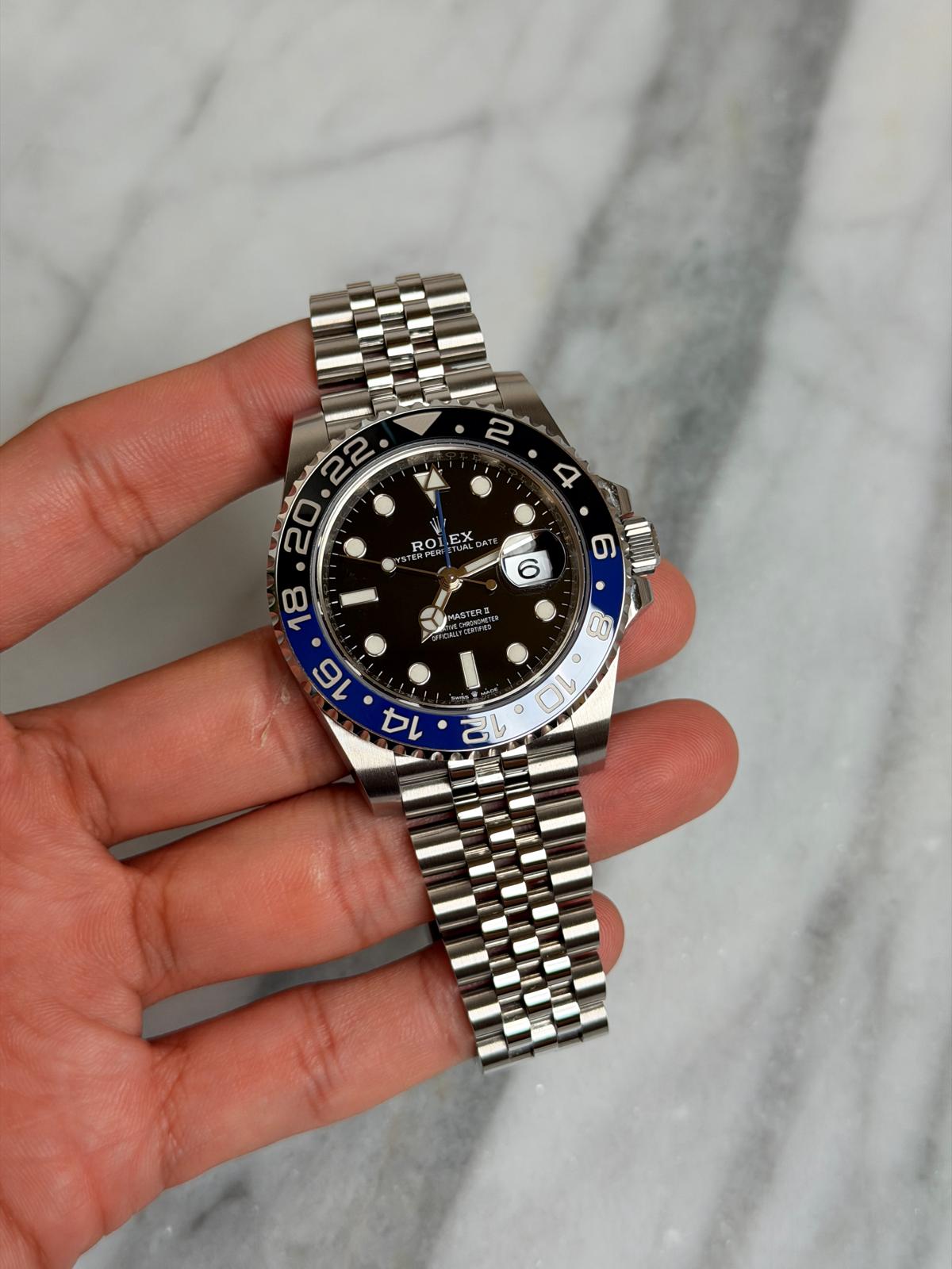 May be an image of wrist watch and text that says '2 TERPER RO EX EX 20 በ 18 6ေ VMASTERZ 80 ٥ 10 16 か ठ৮'
