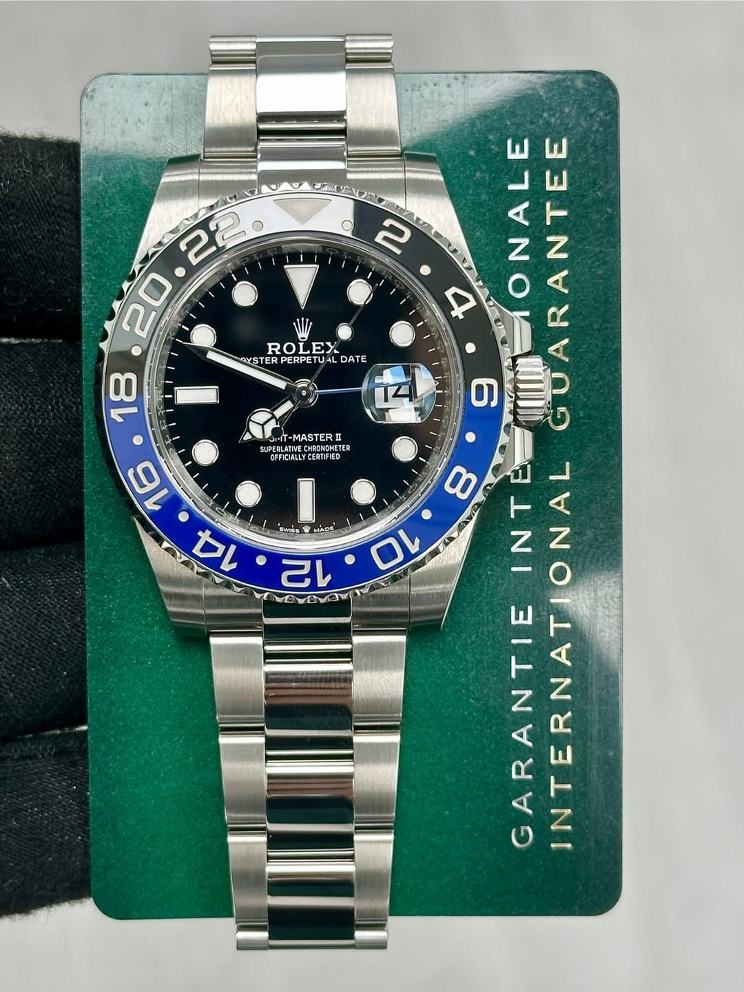 May be an image of wrist watch and text that says 'おた业 a ROLEX EX YSTER ETU DATE 18 12 -MASTERI CHPANEME TER OFFICIALL OFFICIALLYCERNFIED LYCERNFIED 16 14 ن ADe 12 NTEE N 4…