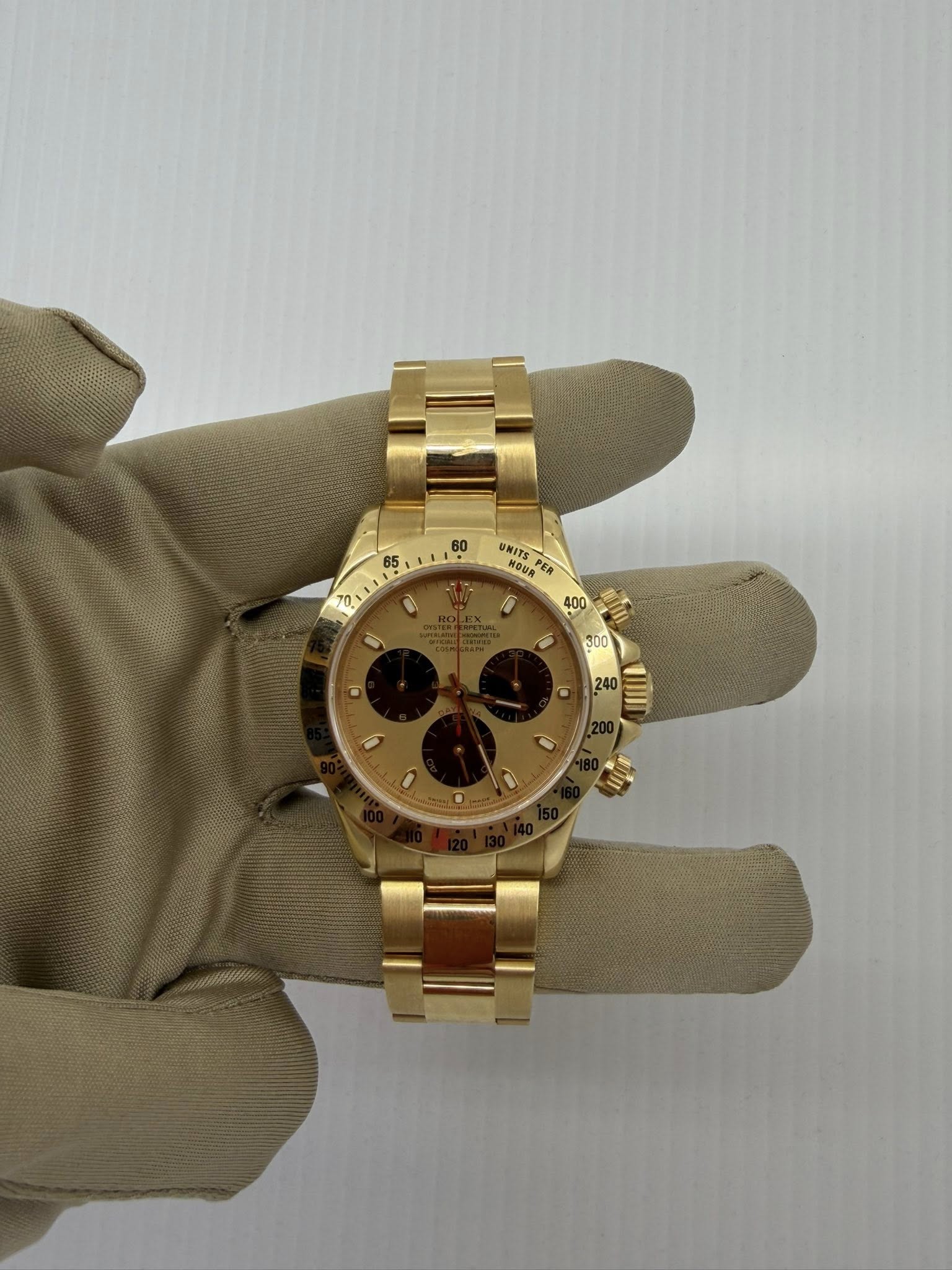 May be an image of wrist watch and text that says 'UNITS HOUR PER '