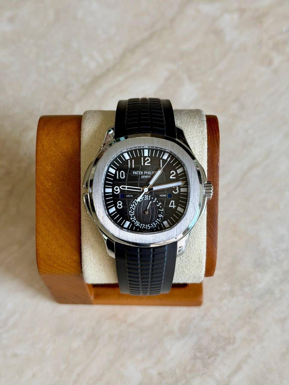 May be an image of wrist watch, leather and text that says '2 0 PATEK PATEKPHILIP PHILIF GENEVT 2 311 HOME 4 9 LDCAL OCAL '