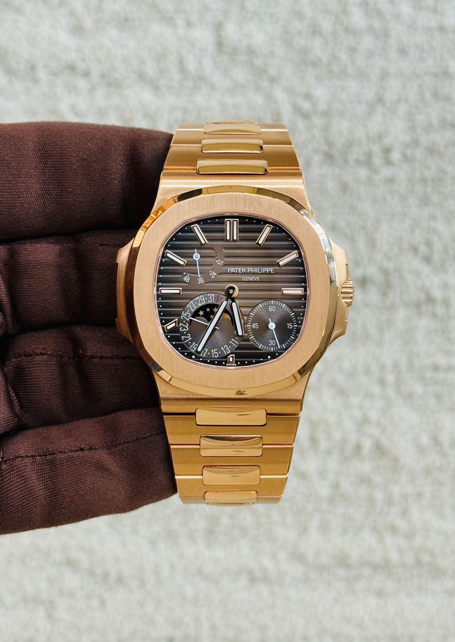 May be an image of wrist watch and text that says 'II یه PATEK PHIDPPE GENEVE 60 TYh :29 31 23° منی حَ بج S FR'