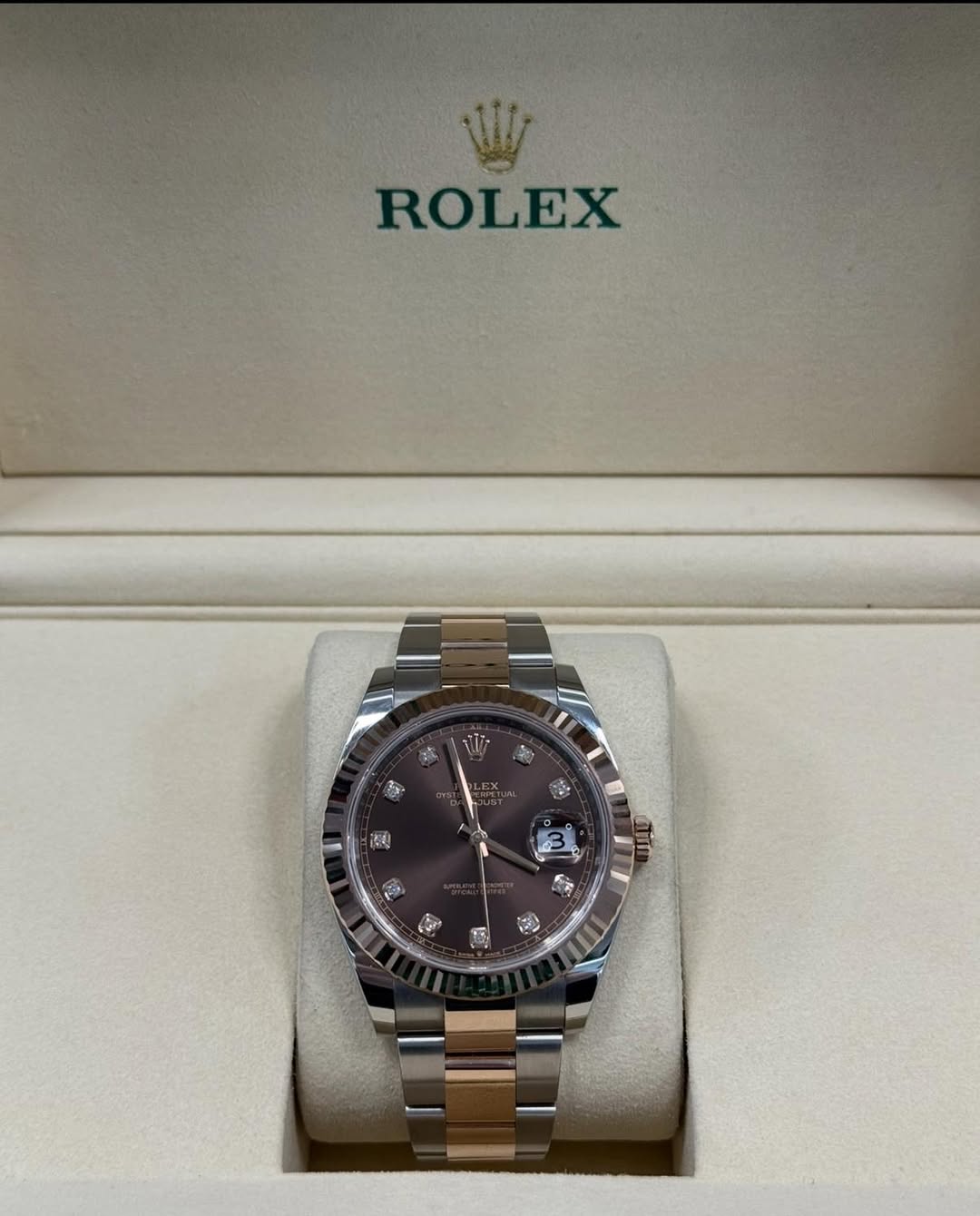 May be an image of wrist watch and text that says 'W ROLEX'