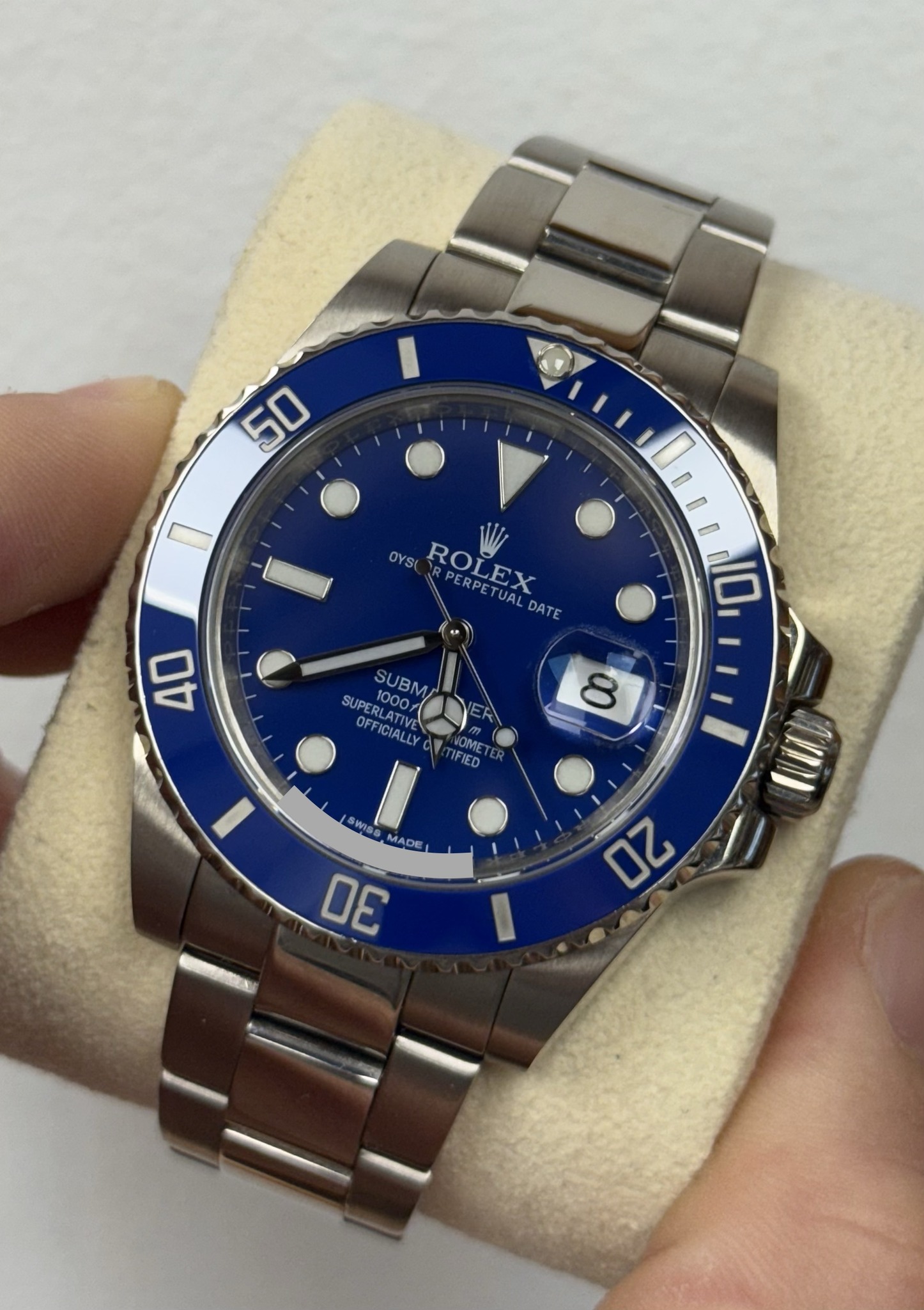 May be an image of wrist watch and text that says '50 OYS ROLEX ERPETU PERPETUAL AL DATE り l I 10 40 E 8 SUBMA SUPERLATIVE SUPE OFFICIALLY RLATIVE 1 d OME FIED 5WAS ー MADE با…