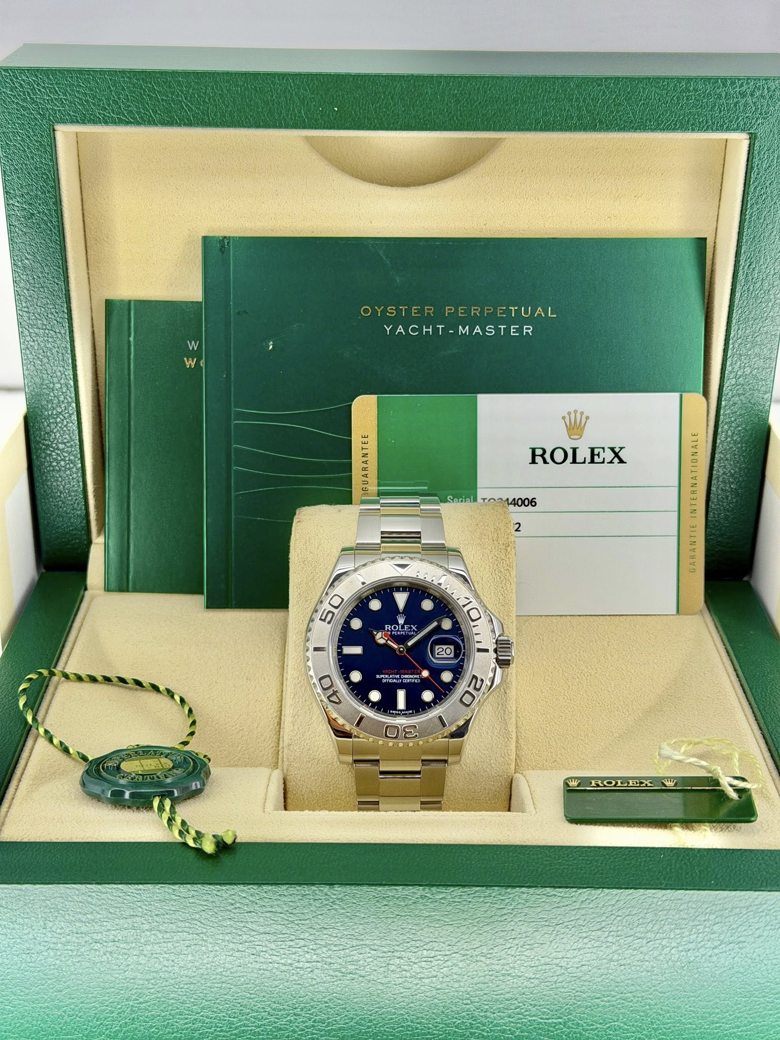 May be an image of wrist watch and text that says 'OYSTERPERPETUA PERPETUAL TUAL OYSTER YACHT-MASTER MASTER ROLEX T0214006 50 T A 10L 20 20 40 O BS m M ROLEX'