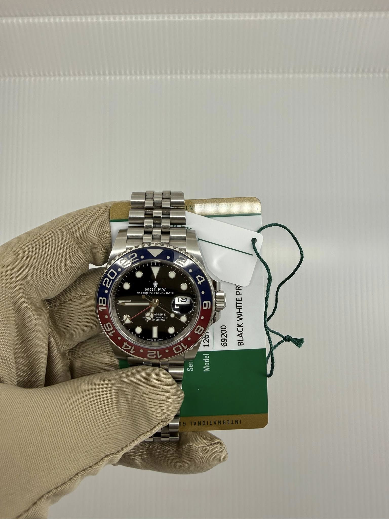 May be an image of wrist watch and text that says 'ROLEX RO ウ 6 10 2 4 PR PR 9 UI BLACK BLACKWHITE WHITE Ser Model'