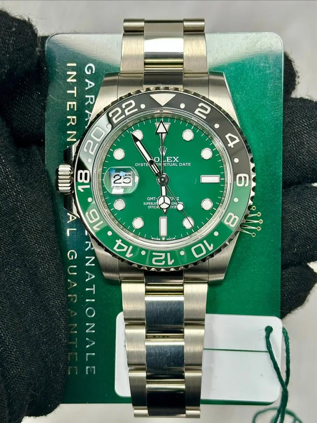 May be an image of wrist watch and text that says '2 4 CYSTÈ O R E ETUAL DATE EX NTERN Z GARADE 0 GARA 22 2 H 8 18 25 GMT- UPERLA OEFICIA FFICIA UPERLAT 4 > APRNATIONA LGUA 16 14…