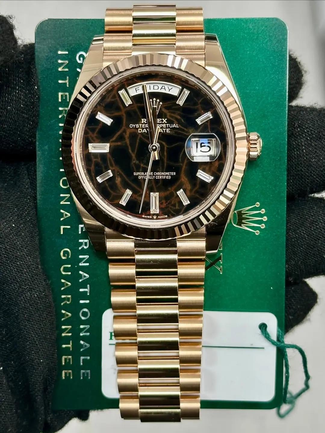 May be an image of wrist watch and text that says 'TINE NI F IDAY R OYSTER DAY EX RPETUAL ATE O 15 SUPERLE SUPER CHRONDHETER TER DYFID TFIC CALL LYCRIT CERTIP ចាំ O۷٧ さて O 3 N T…