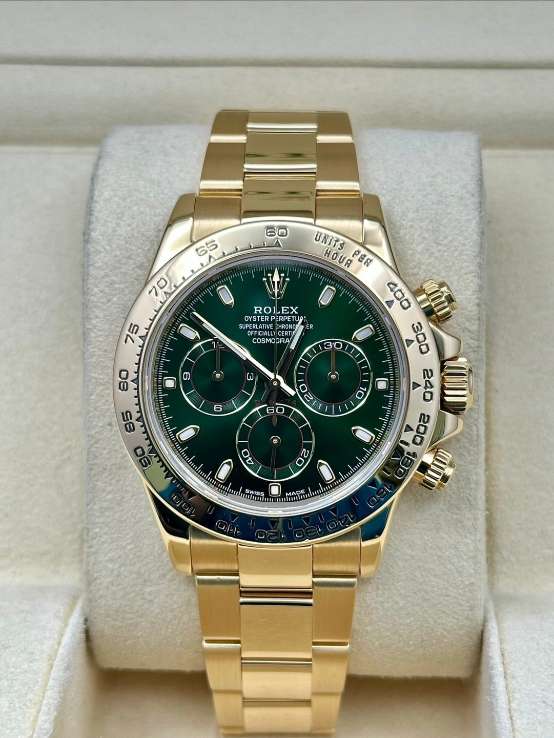 May be an image of wrist watch and text that says 'ဝေ 65 70 ROLEX OYSTERT SUPERLATIVE PERPETU Koemo UPERLATIVE 75 1 COSMOGRA RA 30 0 9 e อรุมทุน አወ 6 UNITS HOUR 三名 400 300 A ወ O ٥…