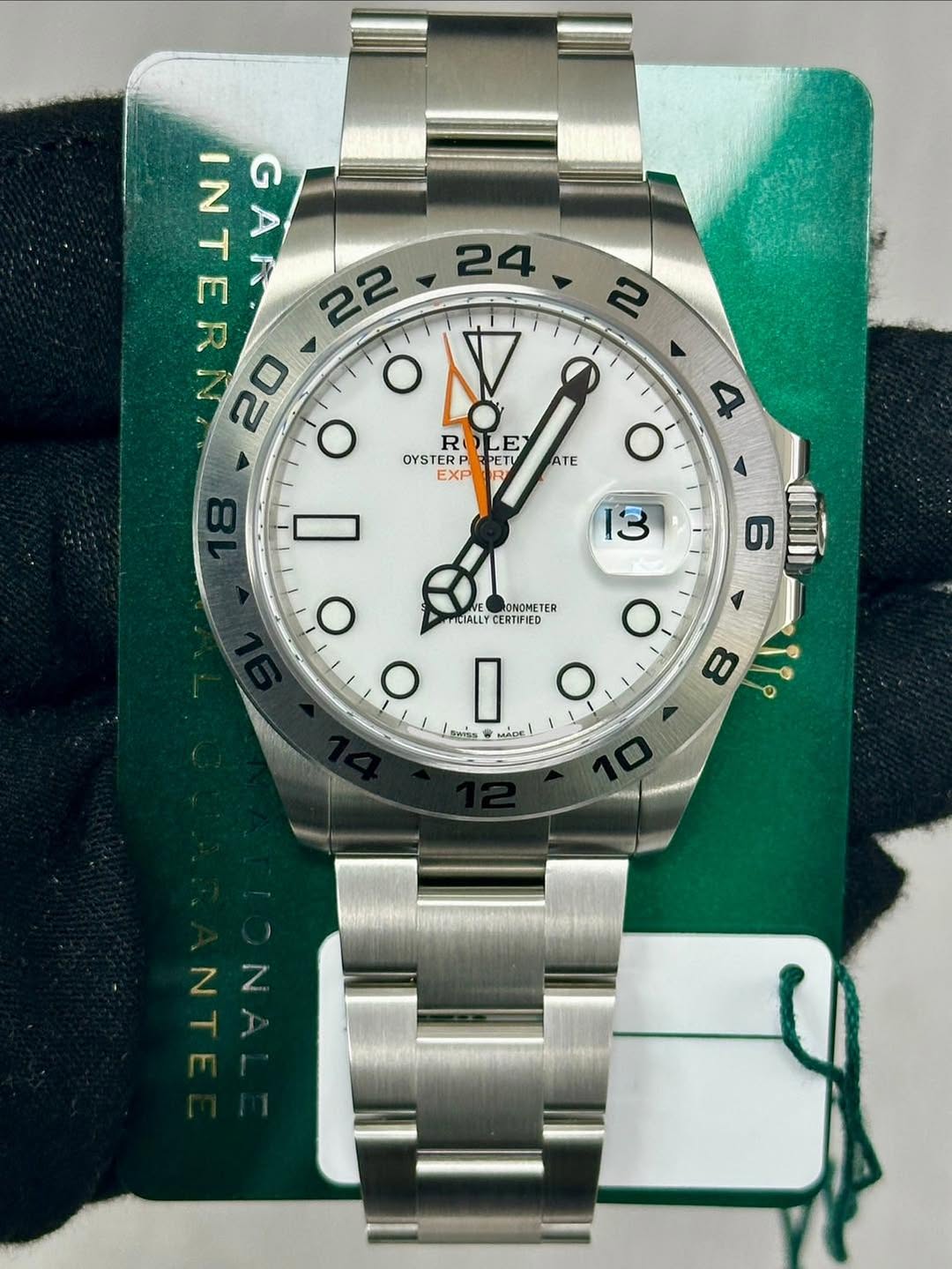 May be an image of wrist watch and text that says '3မ A IITNE 24 20 o 2 R LE OYSTERP PETU PET EXP ATE 8 4 O 13 ONOMETER PICIALLY CERTIFIED O O O O 6 8 م1ل e I SWES MADE مفف ፍግድድ…