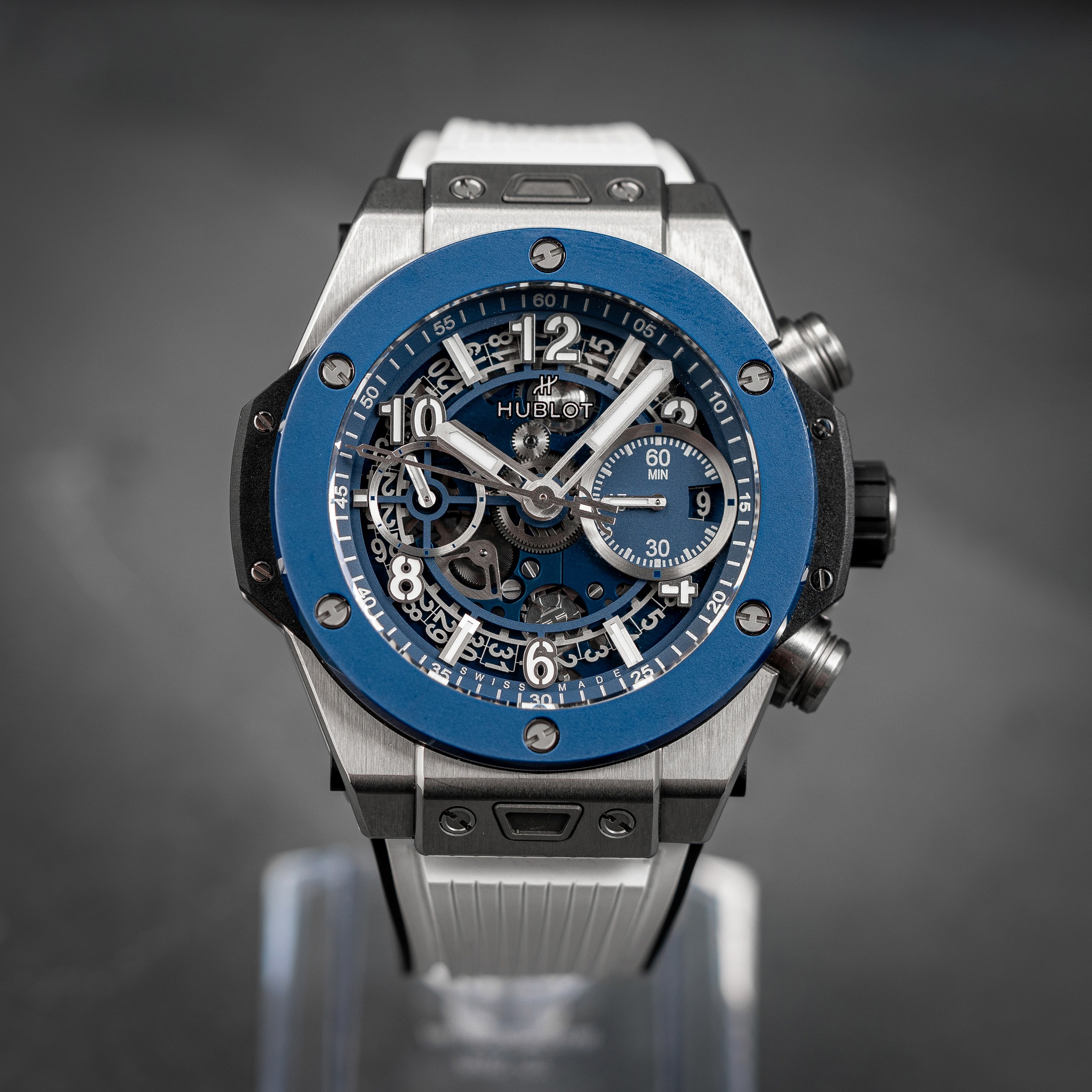 May be an image of wrist watch and text that says '産 50 12 و ทำล HUBLOT HUB 10 45 い配 60 MN 개 W Y - 15 15 D ኃስ 30 t U 2 25'